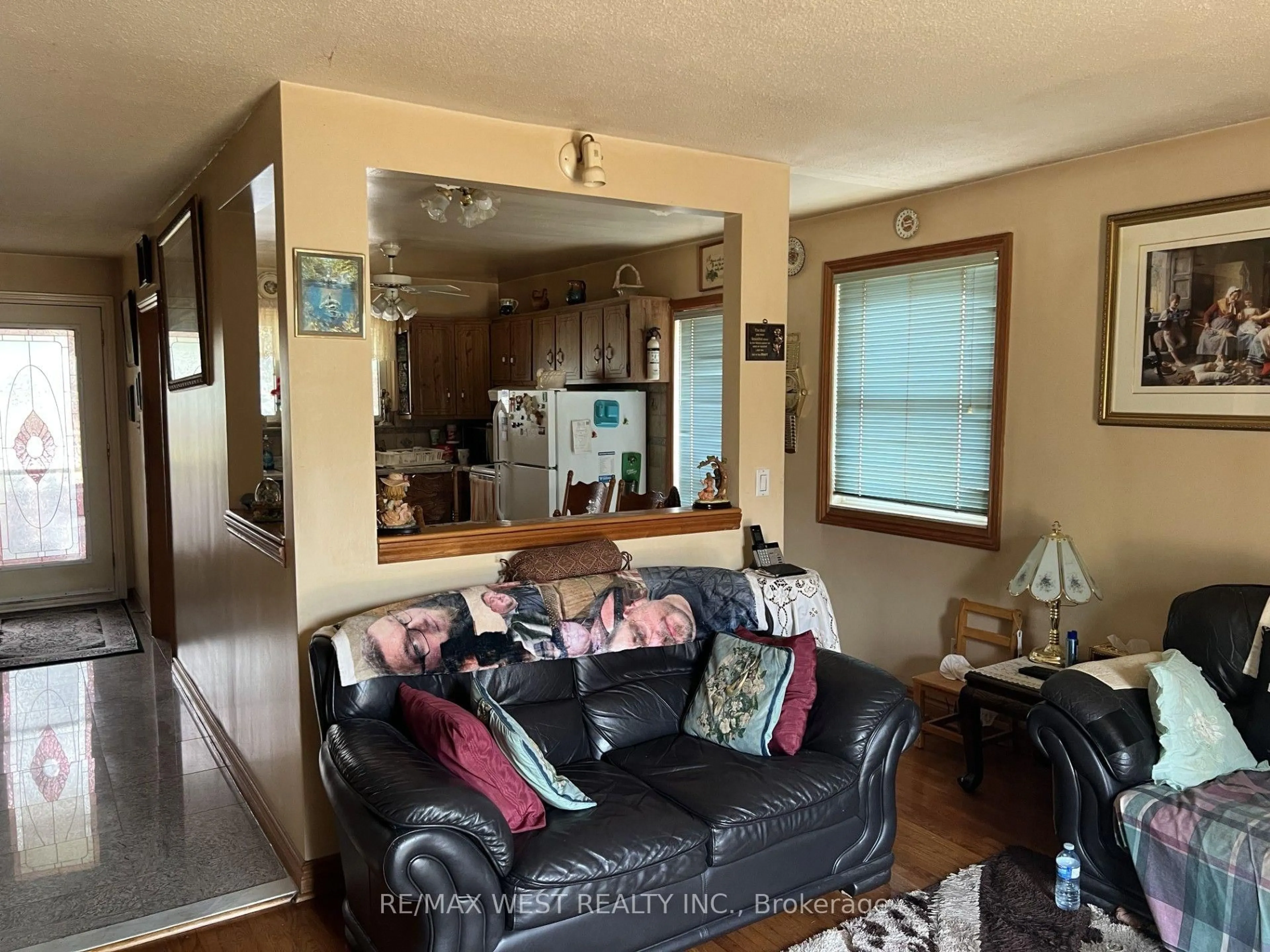 Living room with furniture, unknown for 20 Billingsgate Cres, Ajax Ontario L1S 2R8