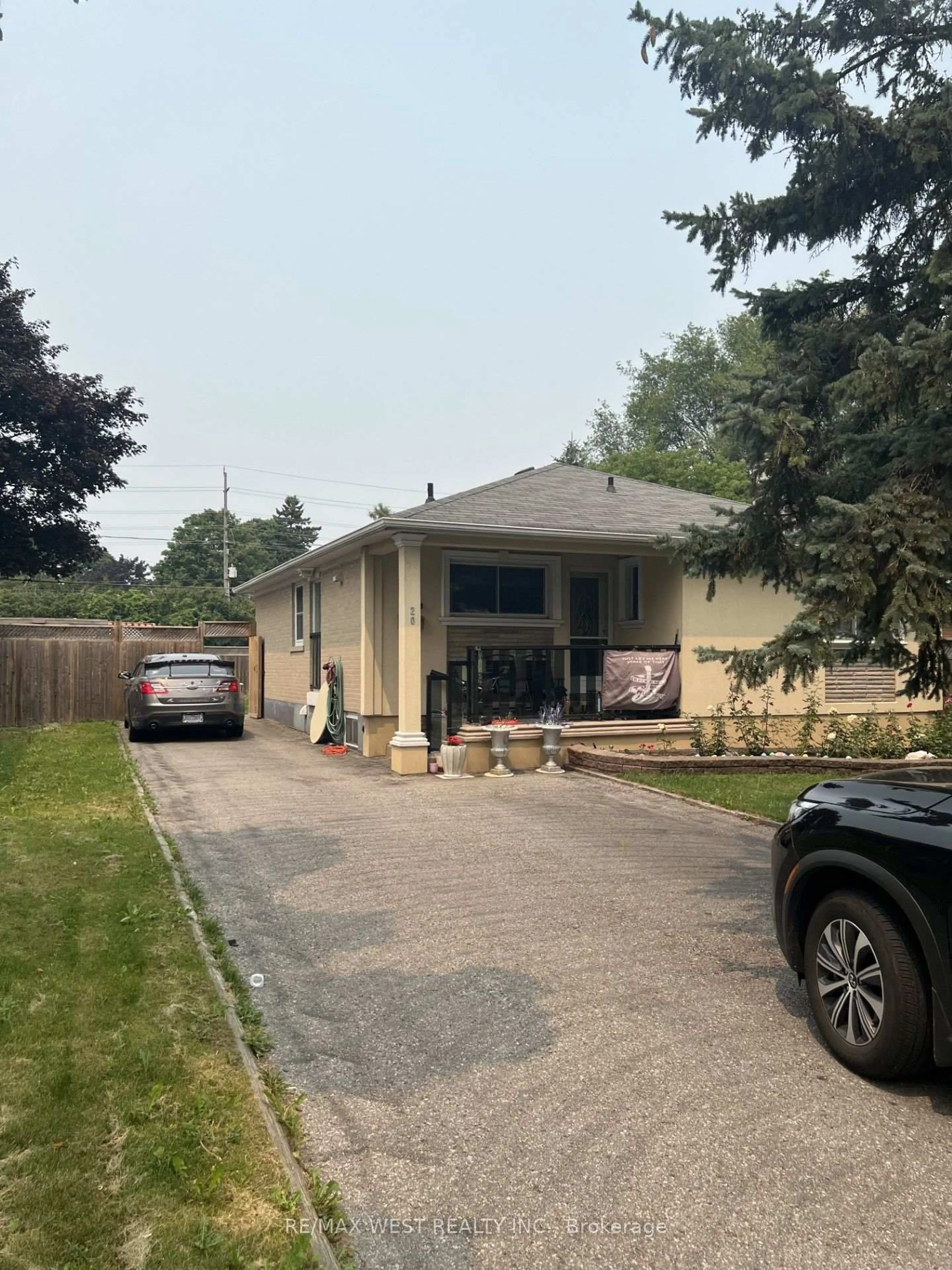 Unknown for 20 Billingsgate Cres, Ajax Ontario L1S 2R8