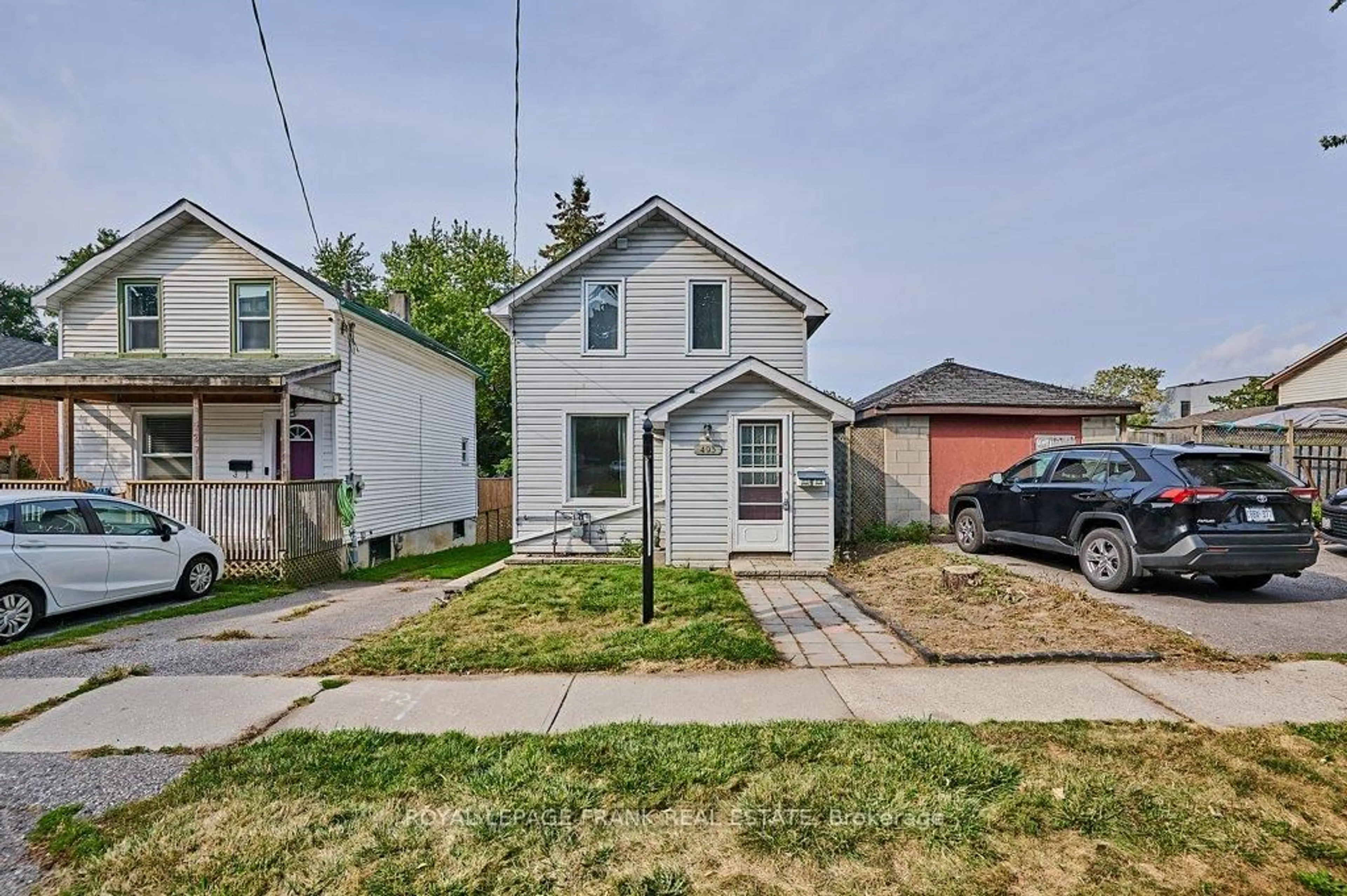 A pic from outside/outdoor area/front of a property/back of a property/a pic from drone, street for 493 St. Lawrence Ave, Oshawa Ontario L1H 4C3