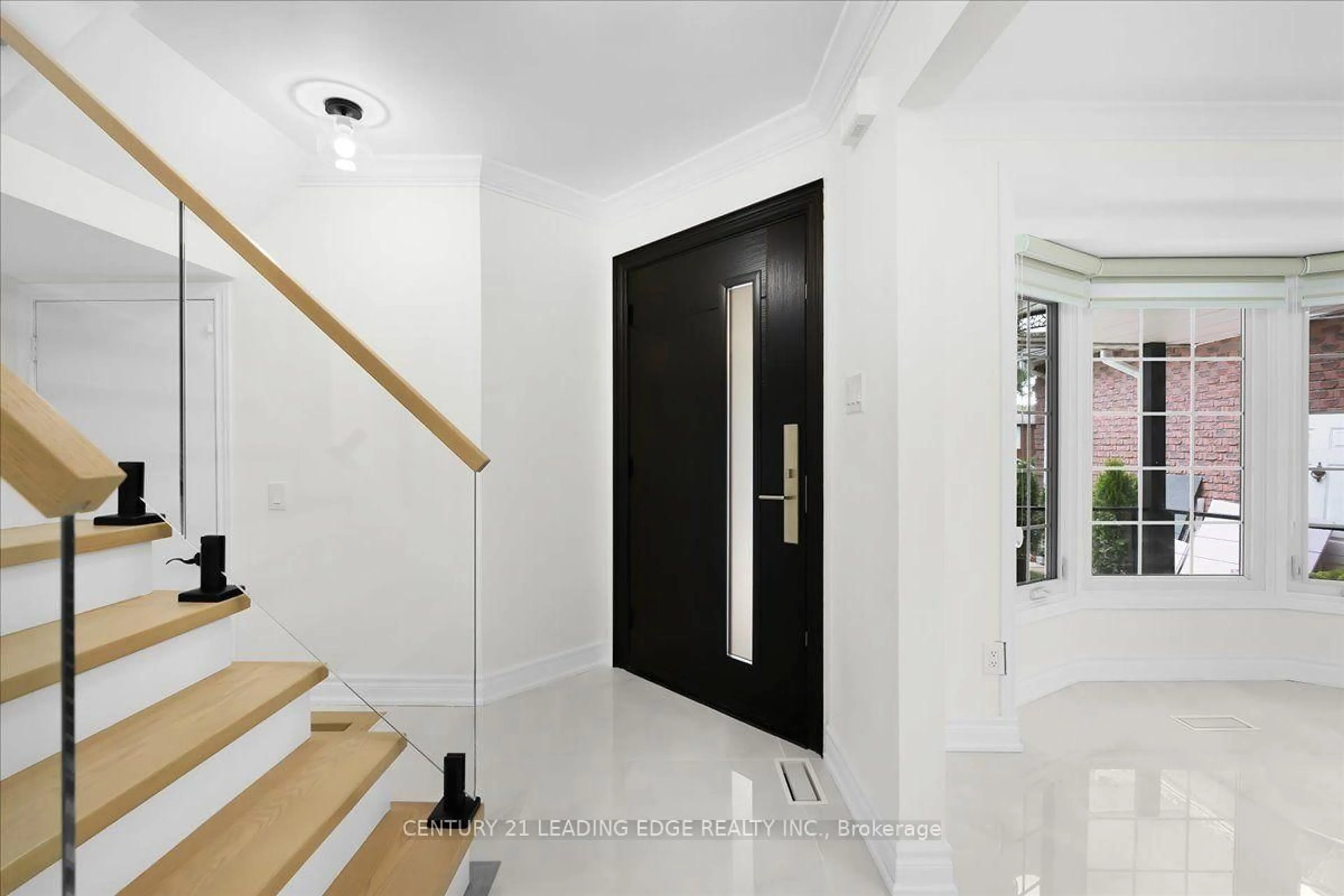 Indoor foyer for 41 Graybark Cres, Toronto Ontario M1C 4J2