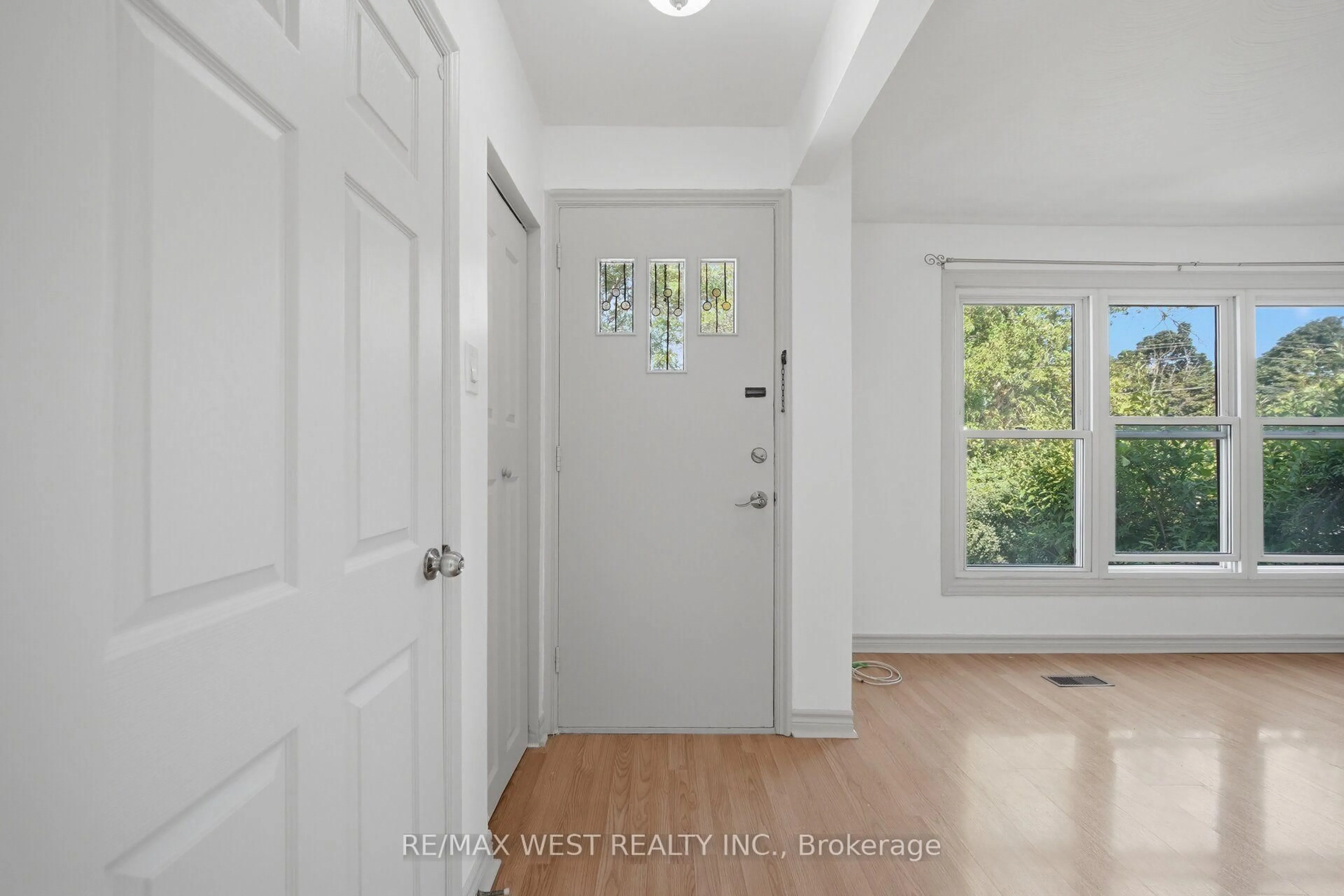 Indoor entryway for 751 Meadowvale Rd, Toronto Ontario M1C 1T1