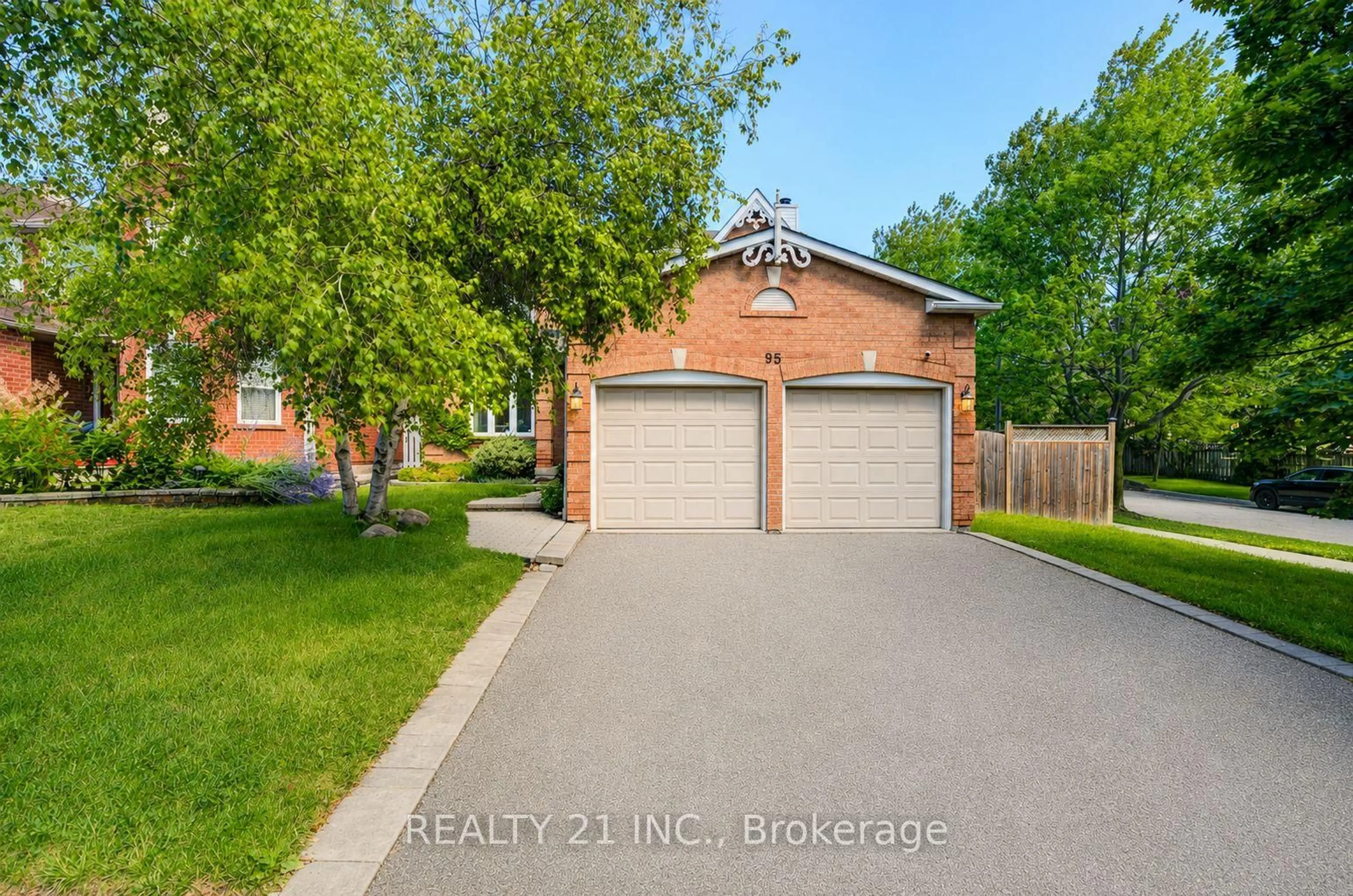 A pic from outside/outdoor area/front of a property/back of a property/a pic from drone, street for 95 Hearne Cres, Ajax Ontario L1T 3P6