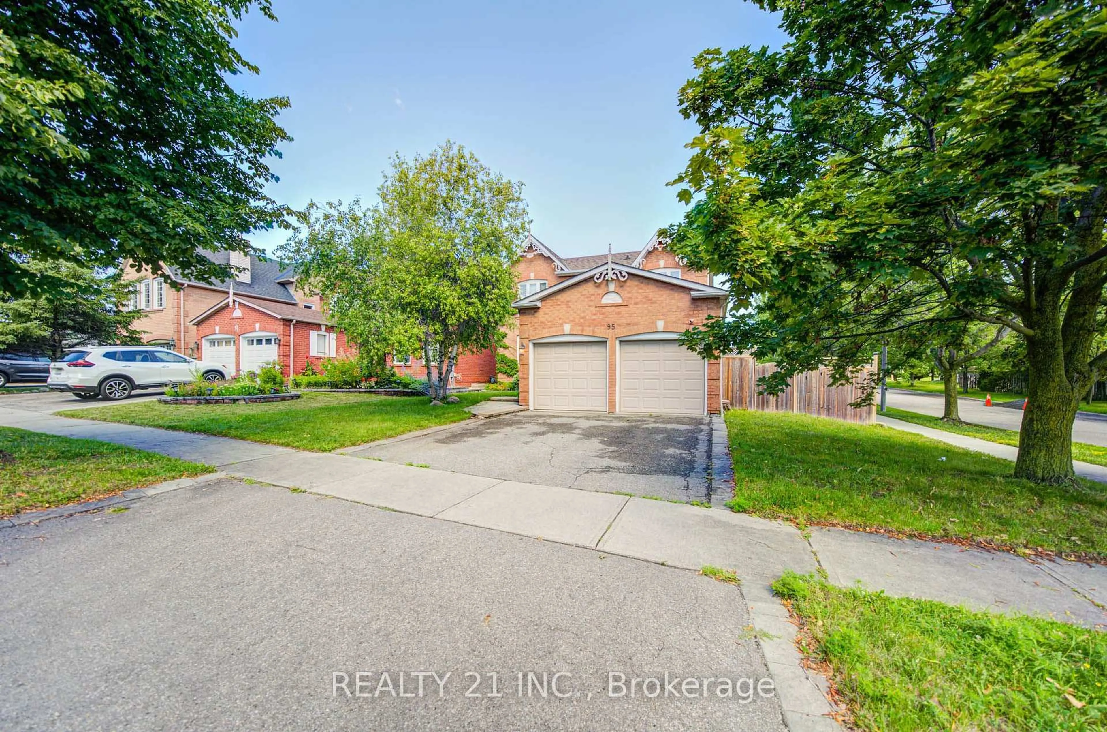 A pic from outside/outdoor area/front of a property/back of a property/a pic from drone, street for 95 Hearne Cres, Ajax Ontario L1T 3P6