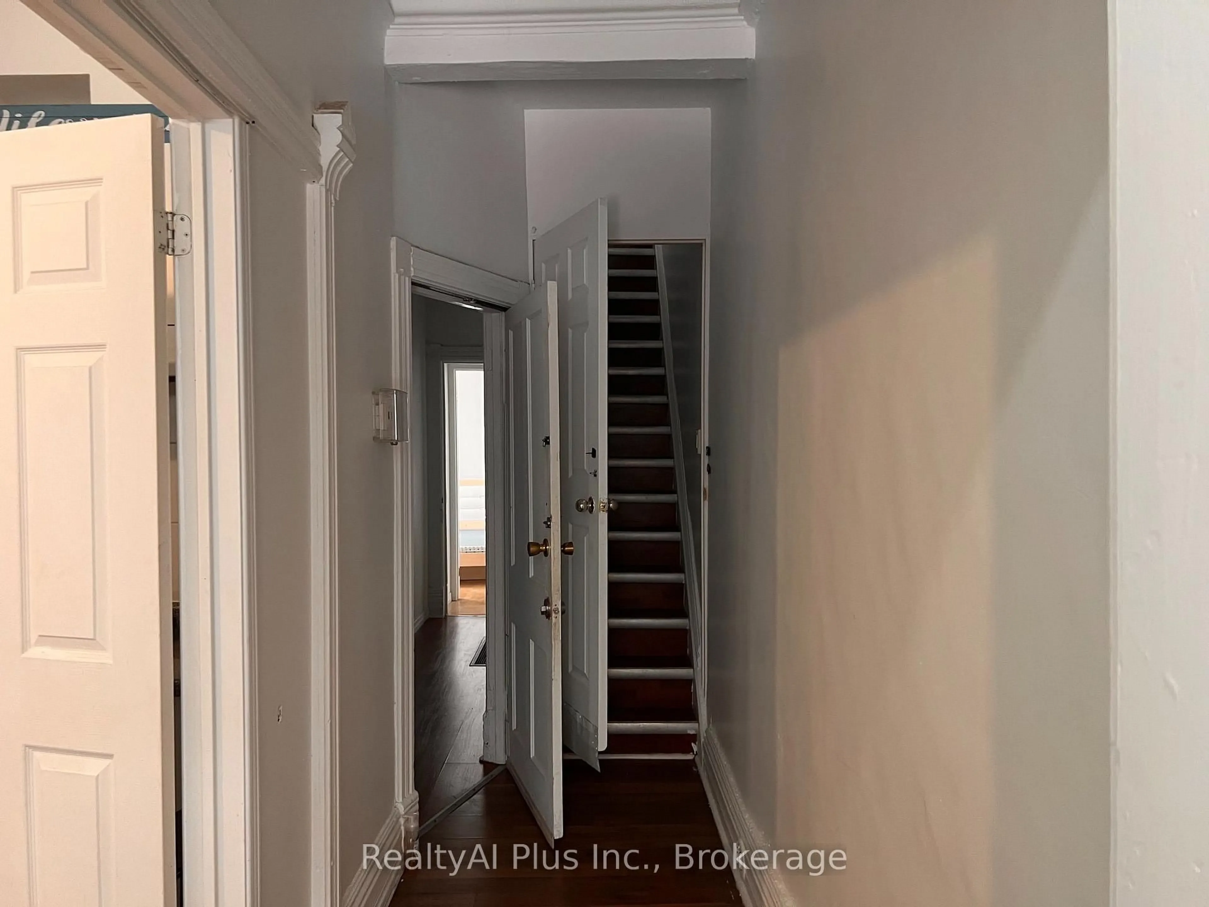 Indoor entryway for 182 Boulton Ave, Toronto Ontario M4M 2J9