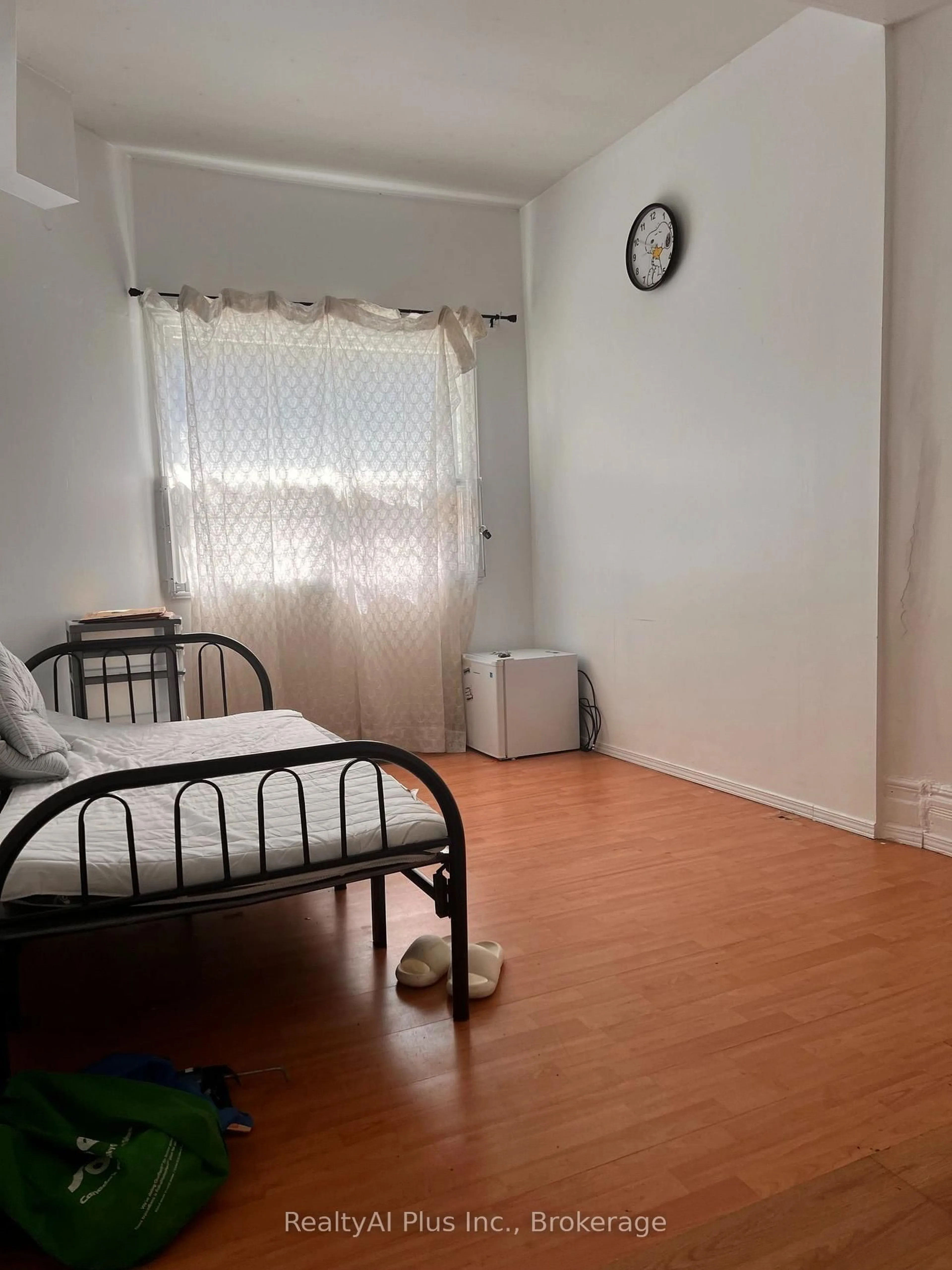 A pic of a room for 182 Boulton Ave, Toronto Ontario M4M 2J9