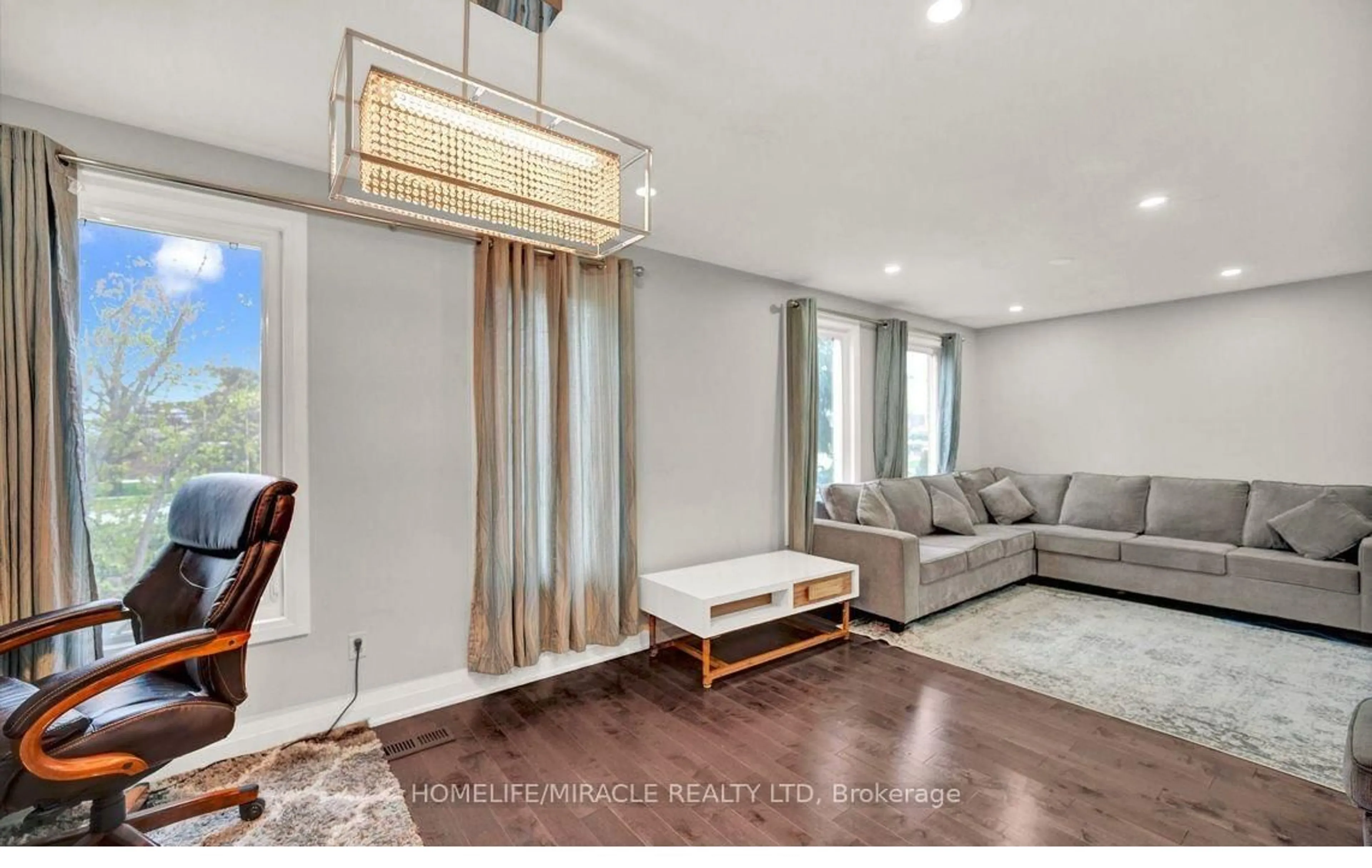 Living room with furniture, unknown for 696 Sheppard Ave, Pickering Ontario L1V 1G3