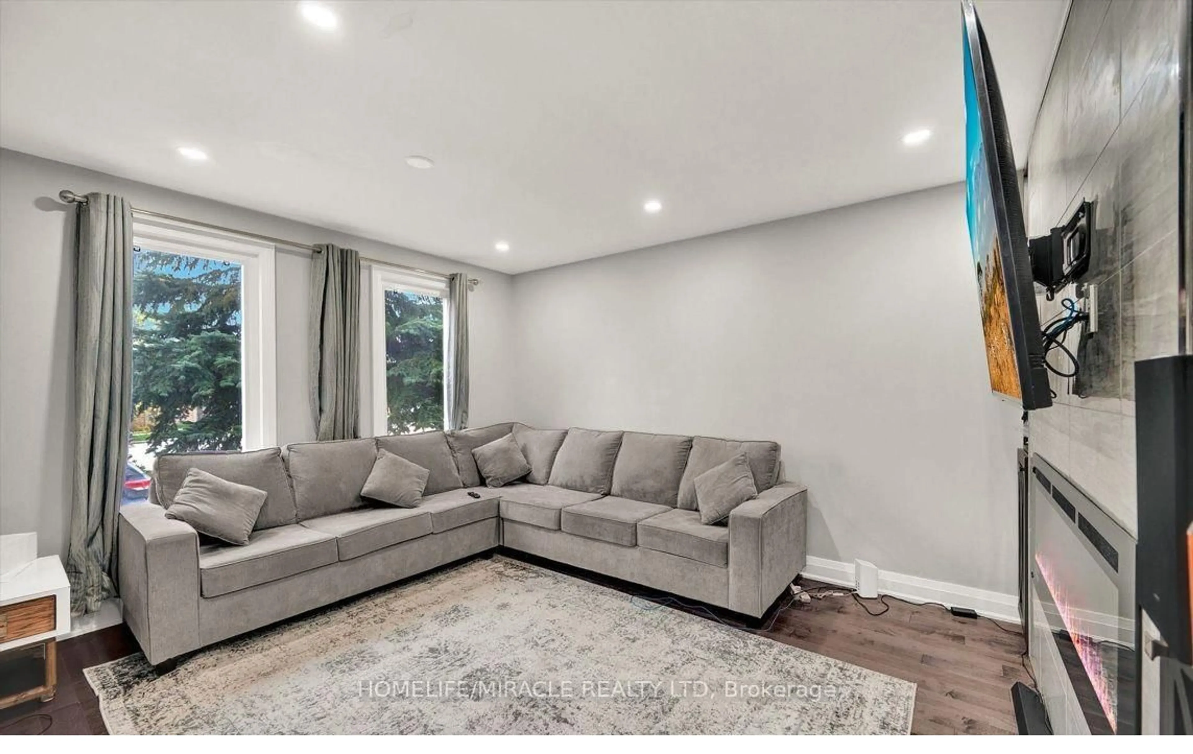Living room with furniture, unknown for 696 Sheppard Ave, Pickering Ontario L1V 1G3