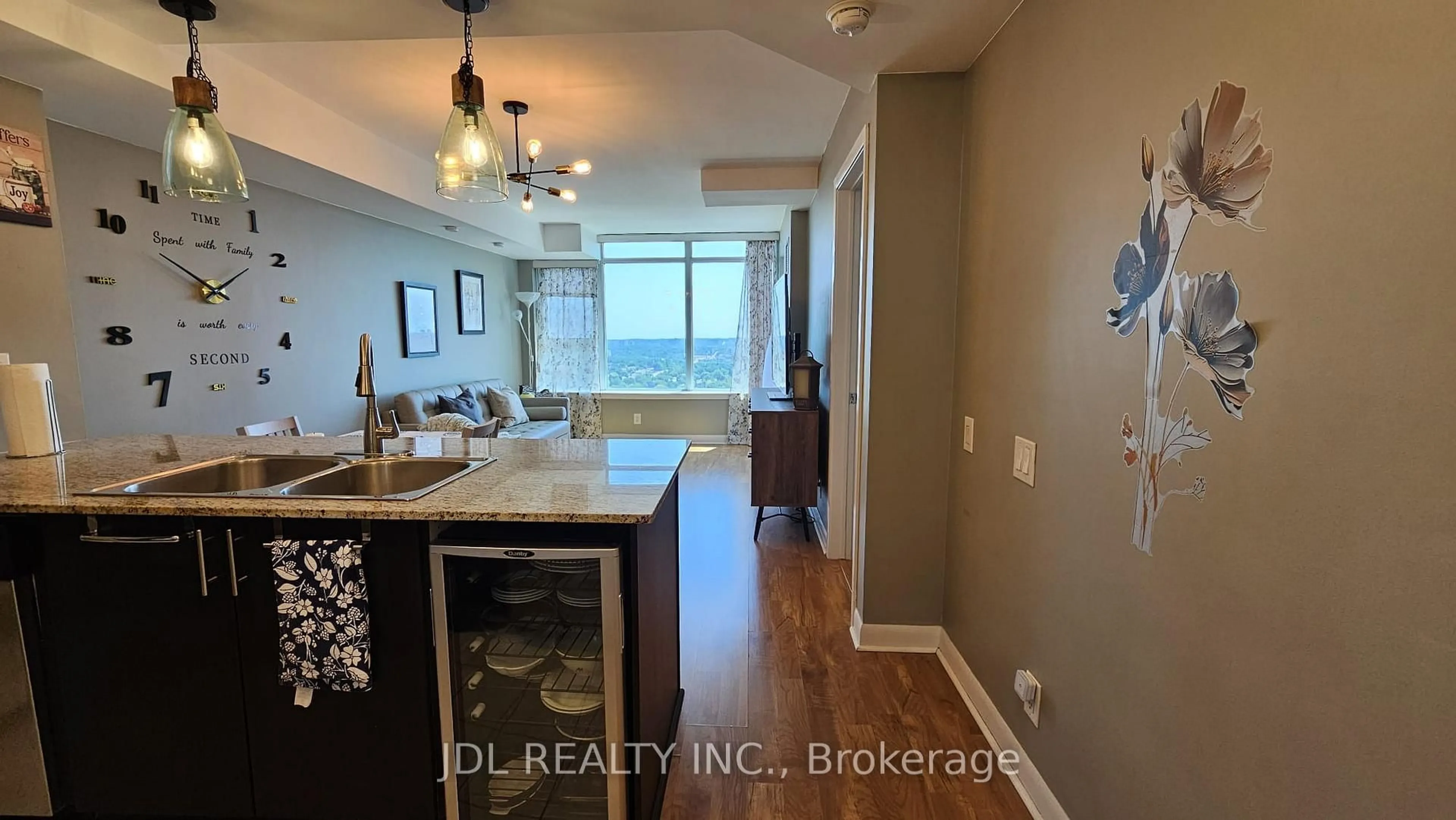 Open concept kitchen, ceramic/tile floor for 190 Borough Dr, Toronto Ontario M1P 0B6