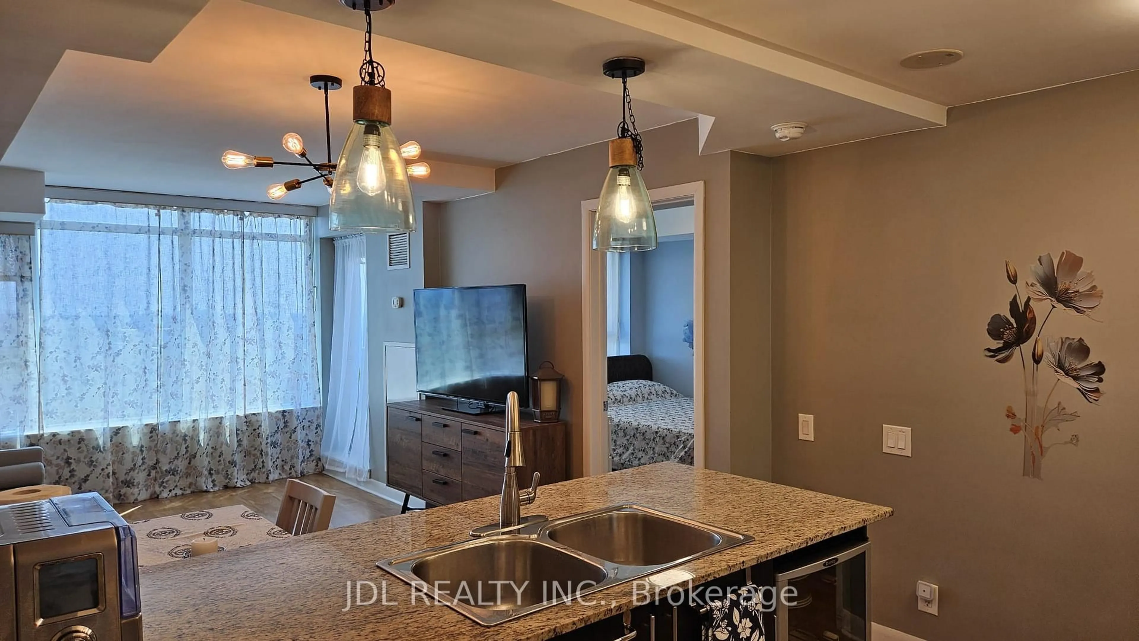 Open concept kitchen, ceramic/tile floor for 190 Borough Dr, Toronto Ontario M1P 0B6