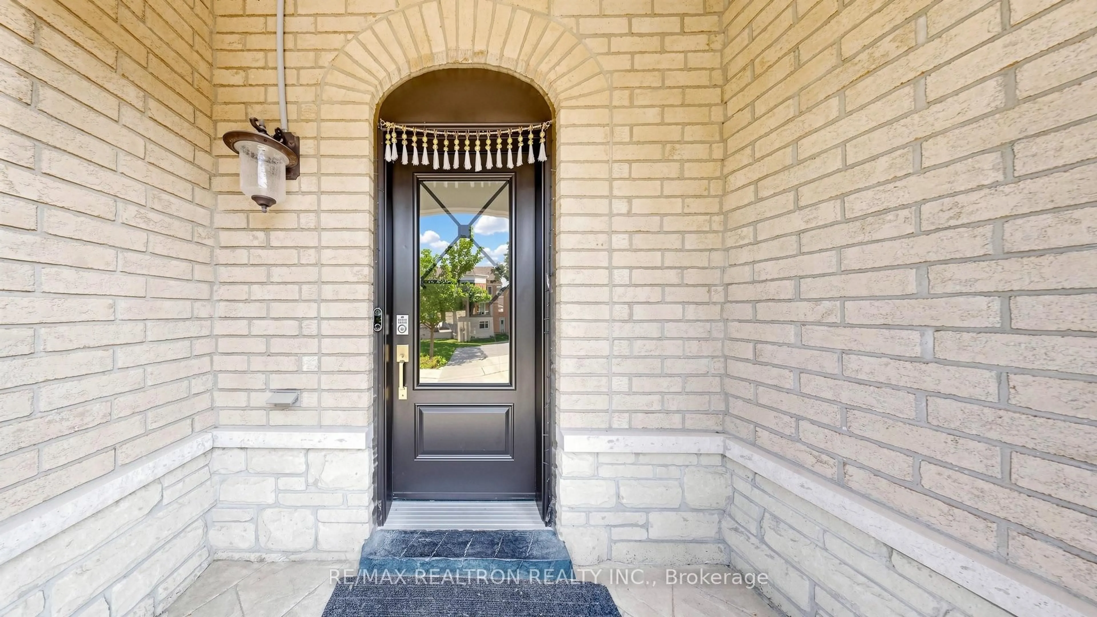 Indoor entryway for 13 Quietbrook Cres, Toronto Ontario M1X 2B2