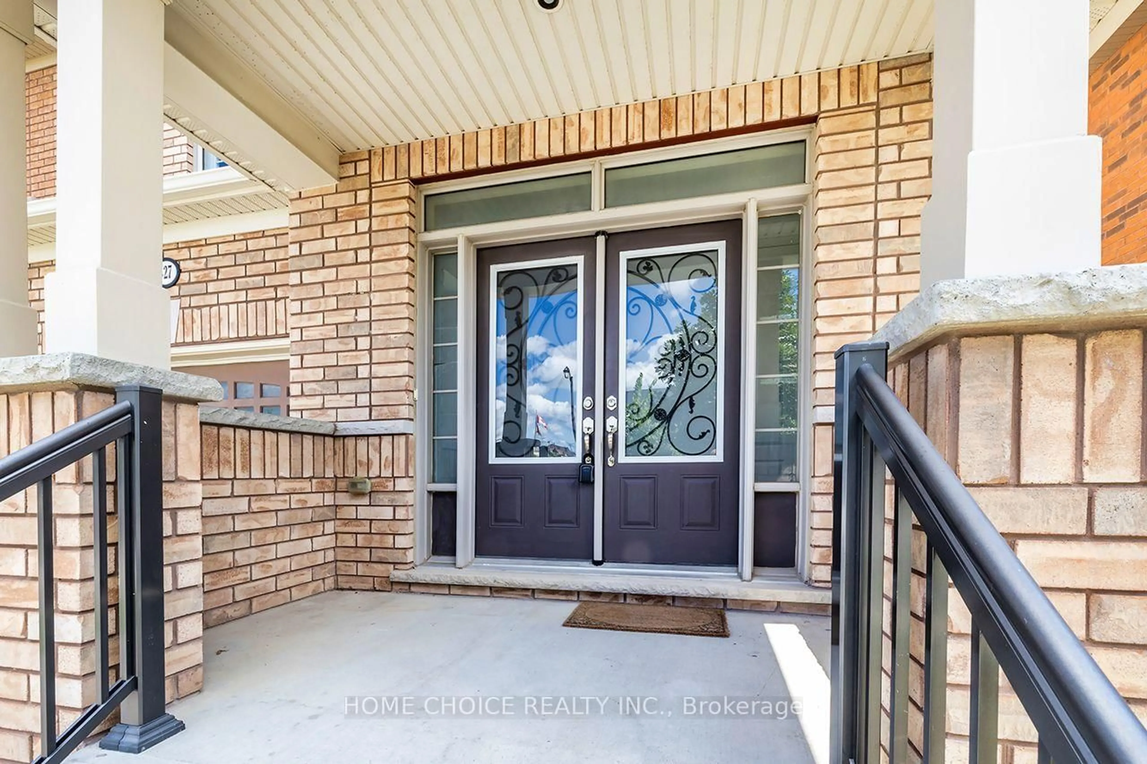 Indoor entryway for 427 WINDSFIELDS FARM Dr, Oshawa Ontario L1L 0M1