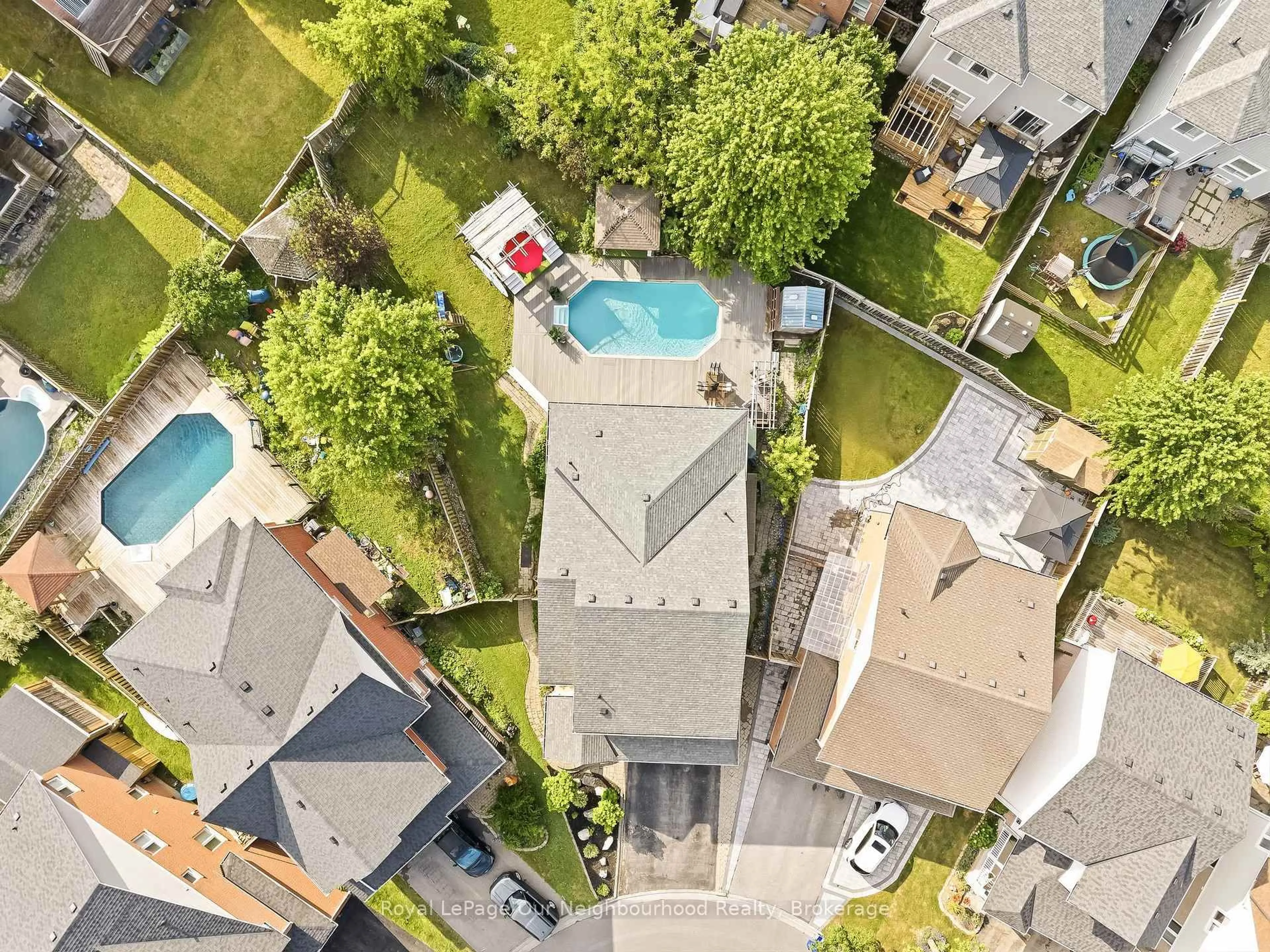 A pic from outside/outdoor area/front of a property/back of a property/a pic from drone, city buildings view from balcony for 1296 Ravencliffe Crt, Oshawa Ontario L1K 2Y3