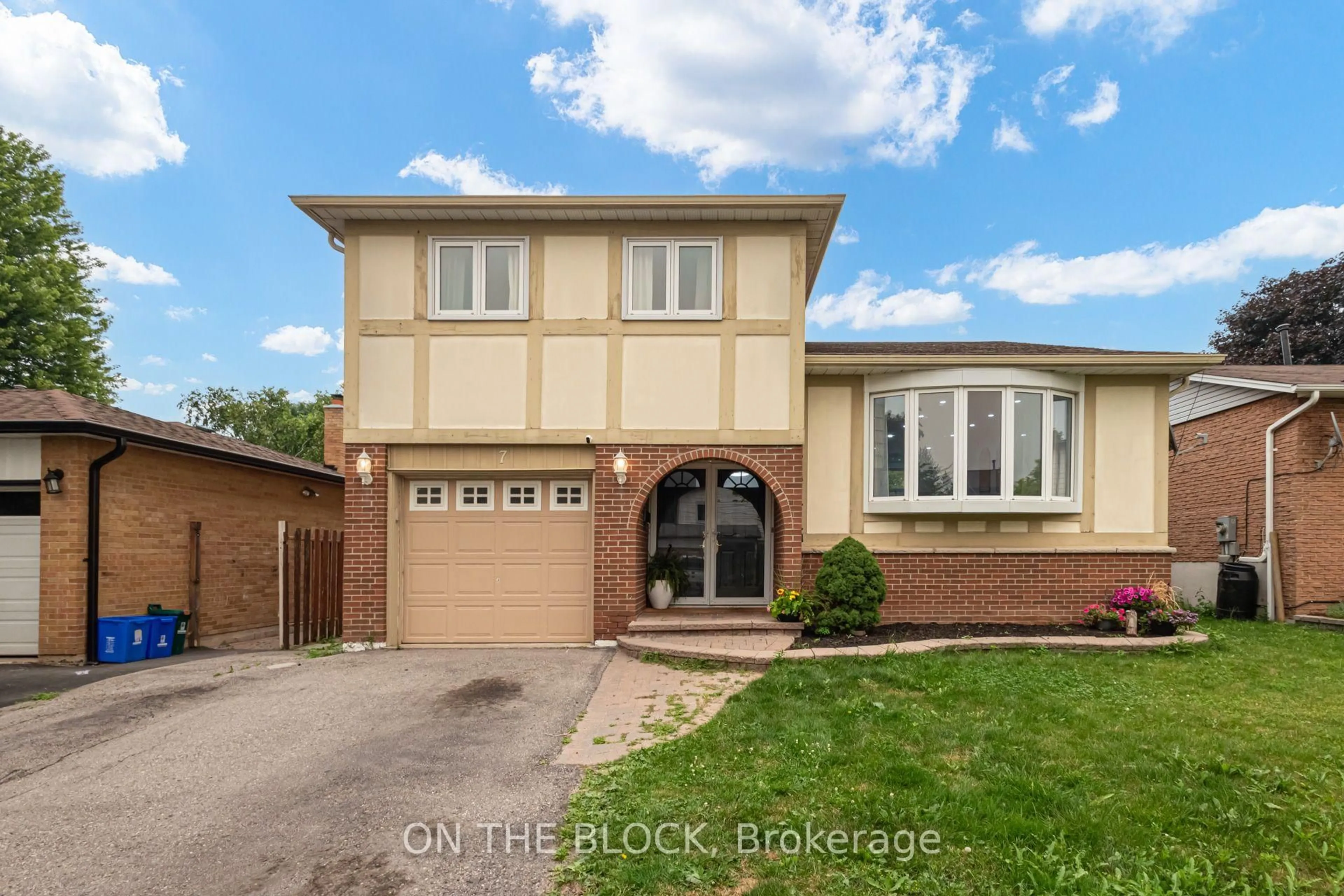 Home with brick exterior material, street for 7 Chopin Crt, Whitby Ontario L1N 6C5
