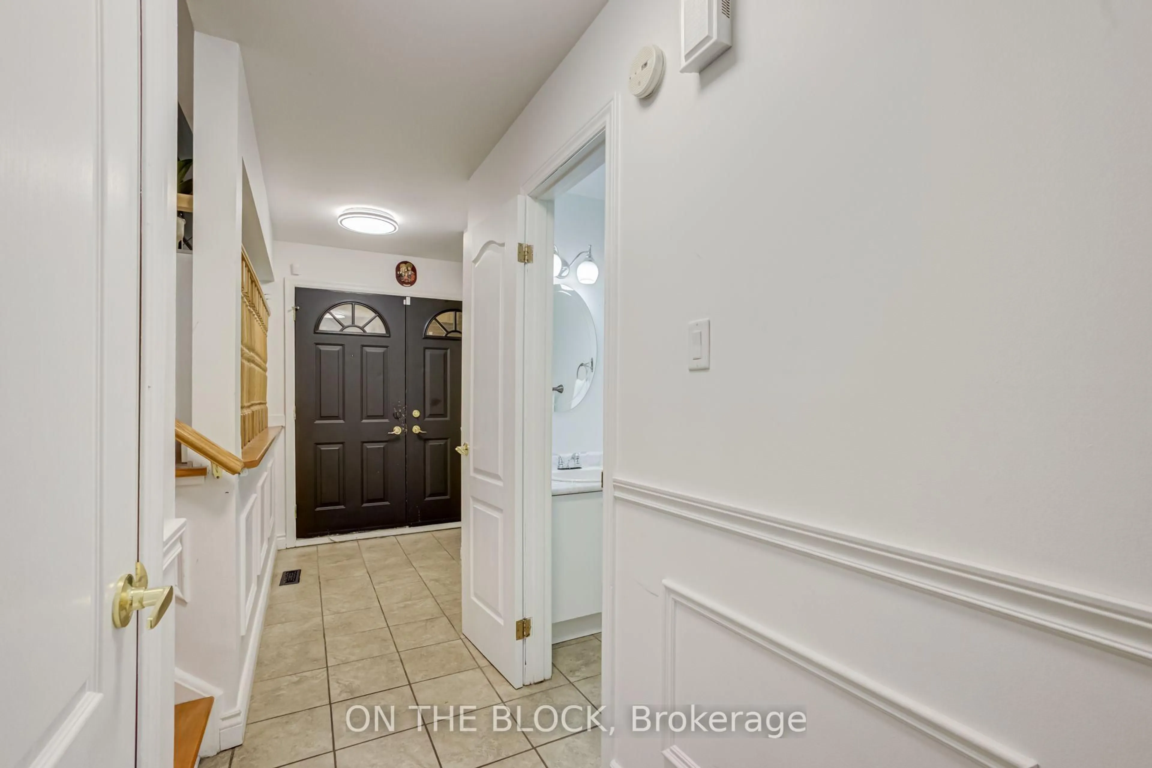 Indoor entryway for 7 Chopin Crt, Whitby Ontario L1N 6C5