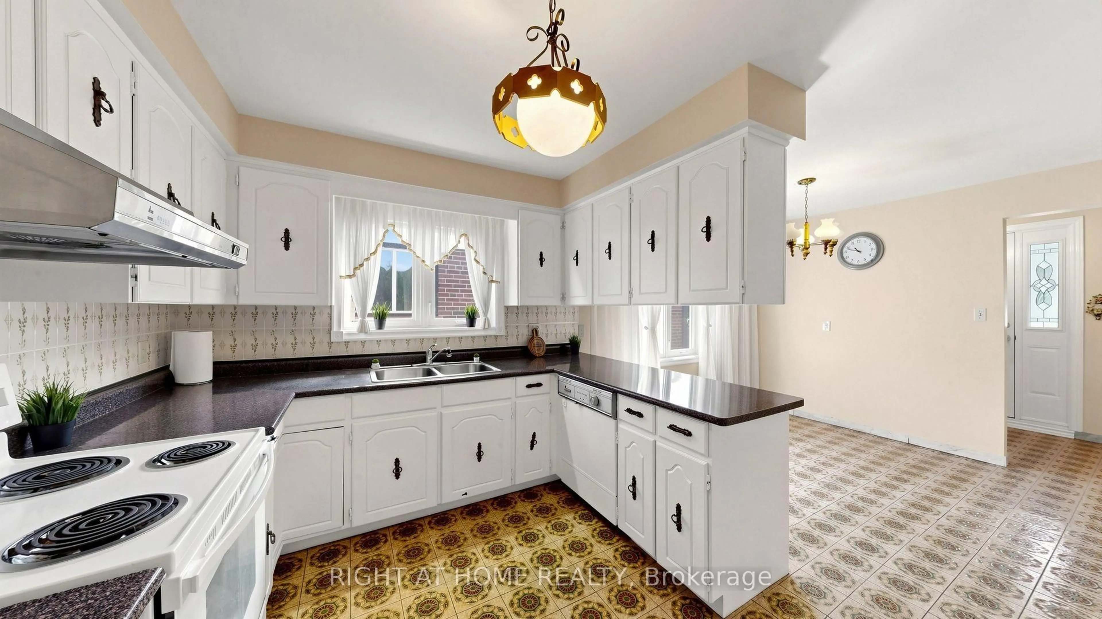 Standard kitchen, ceramic/tile floor for 20 Torrens Ave, Toronto Ontario M4K 2H8