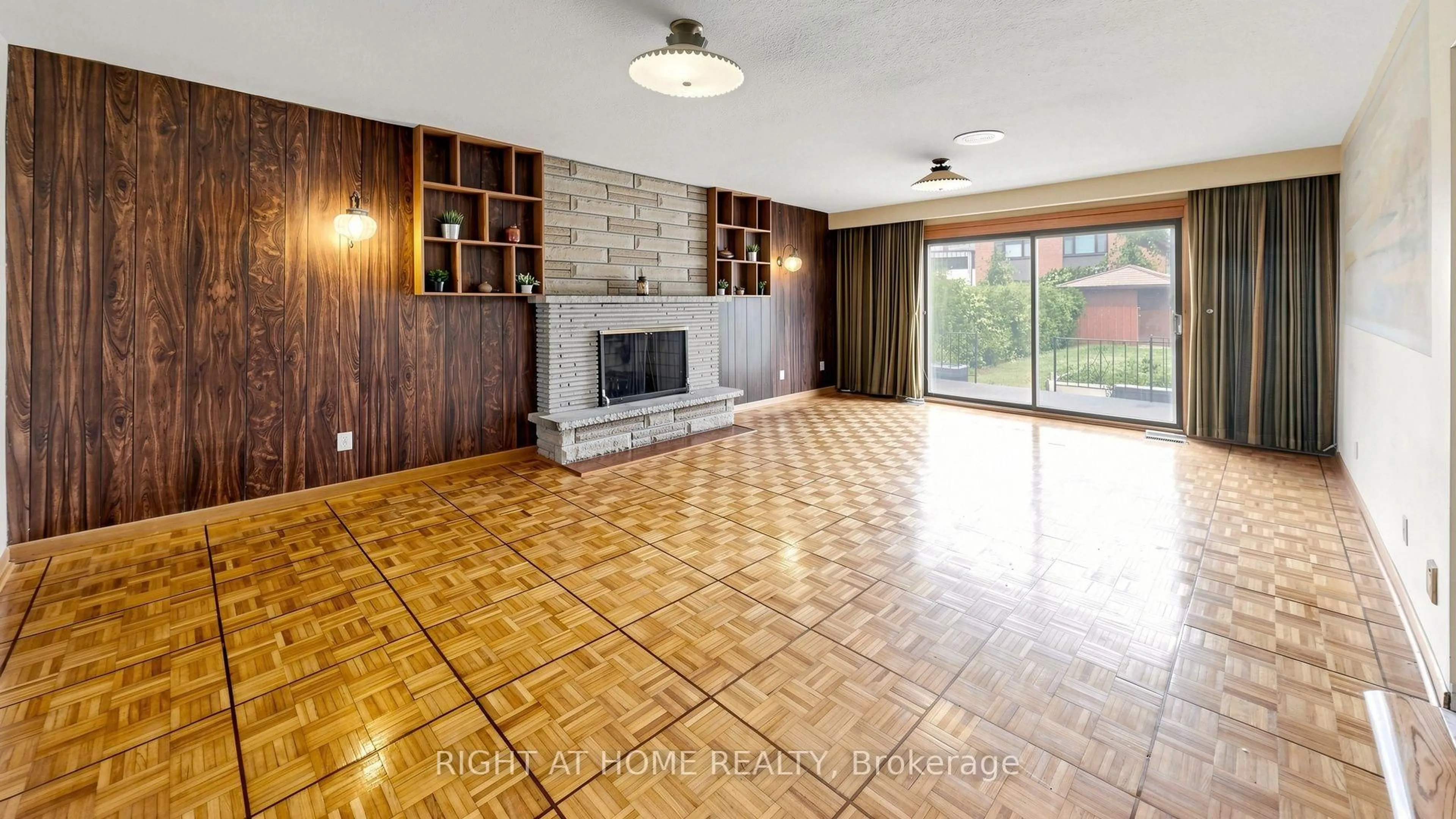 Unknown for 20 Torrens Ave, Toronto Ontario M4K 2H8