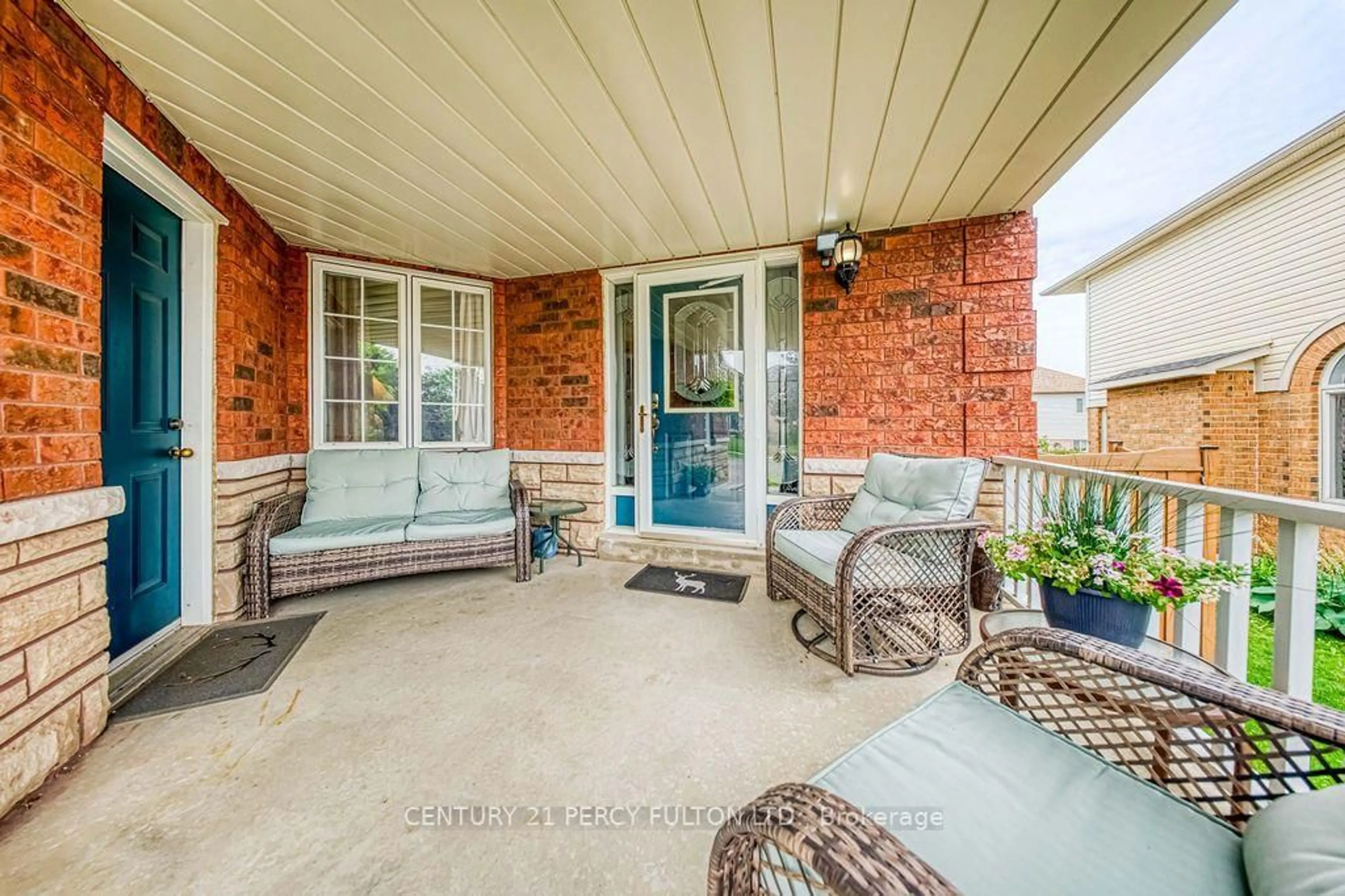 Patio, street for 589 Blackwood Blvd, Oshawa Ontario L1K 2N4