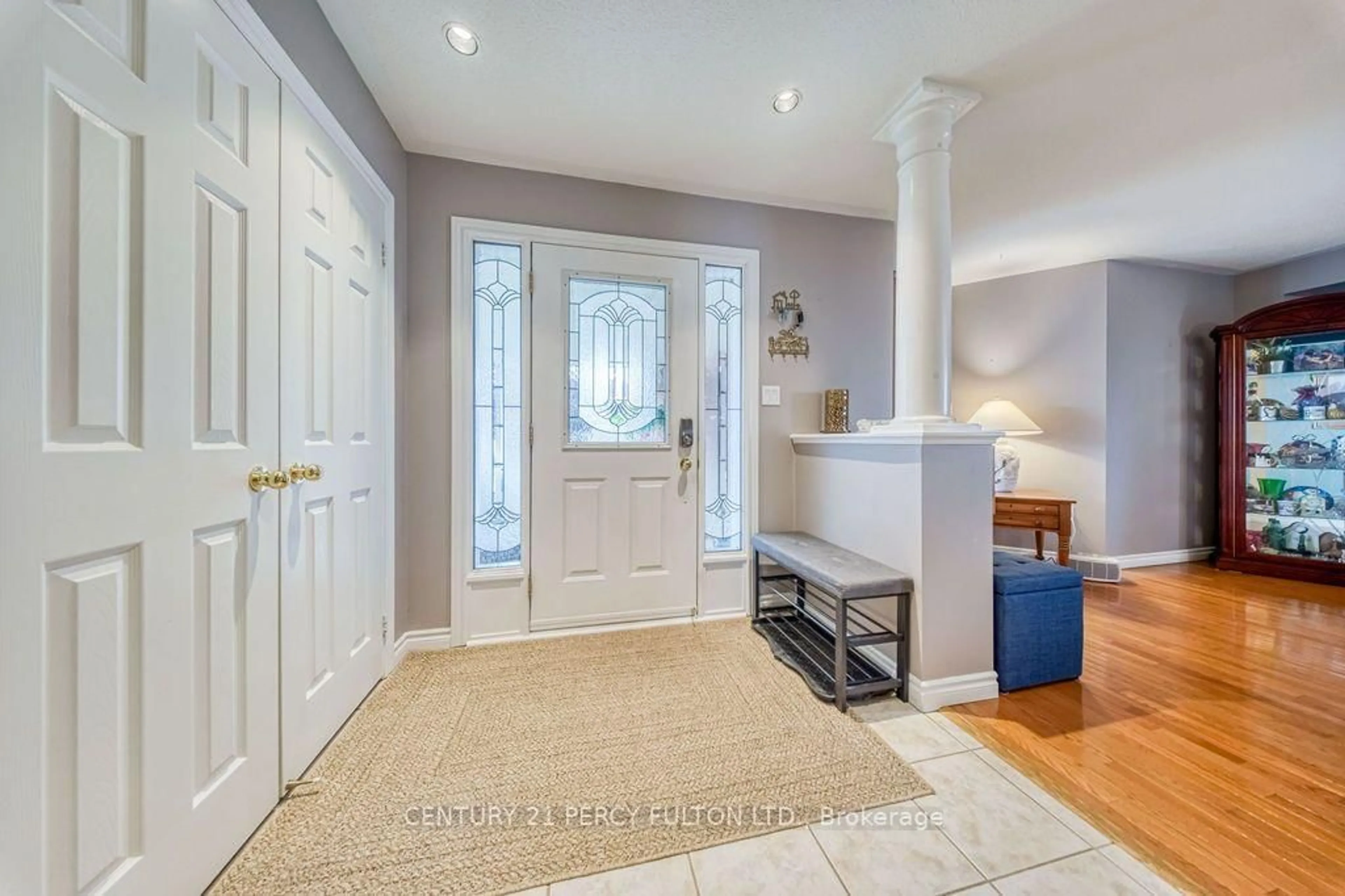 Indoor entryway for 589 Blackwood Blvd, Oshawa Ontario L1K 2N4