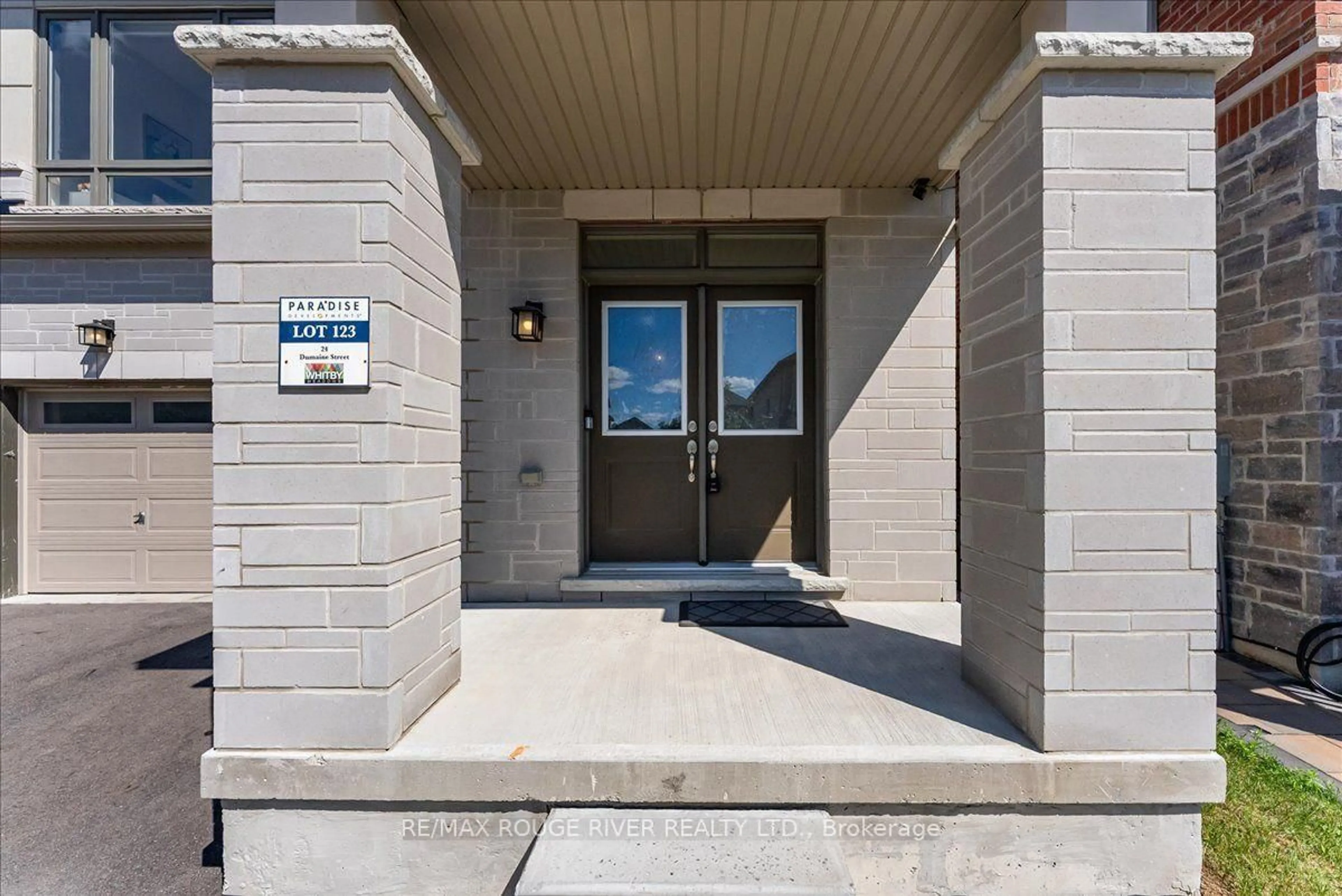 Indoor entryway for 24 Dumaine St, Whitby Ontario L1P 0G8