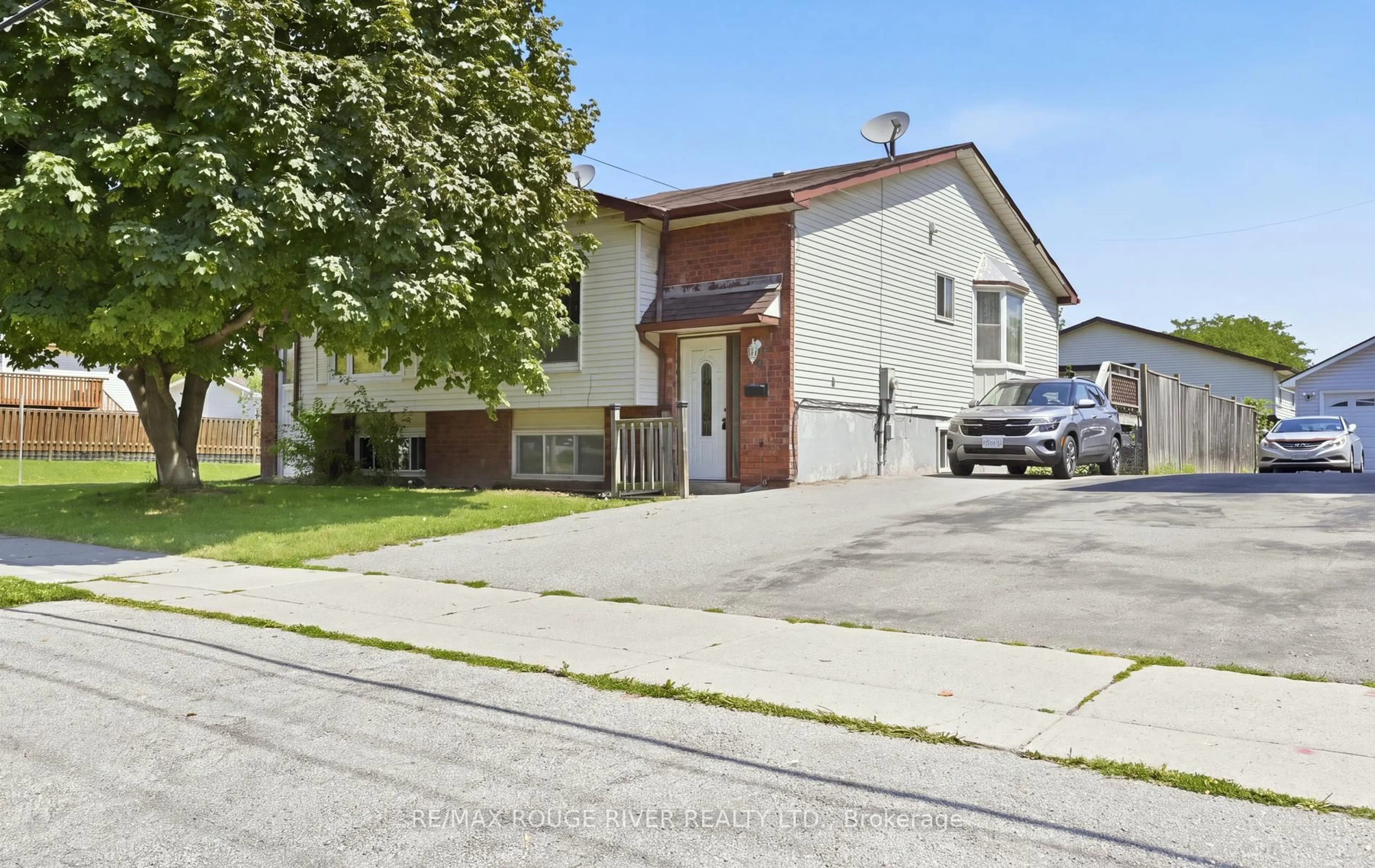 Unknown for 923 Glen St, Oshawa Ontario L1J 3T9