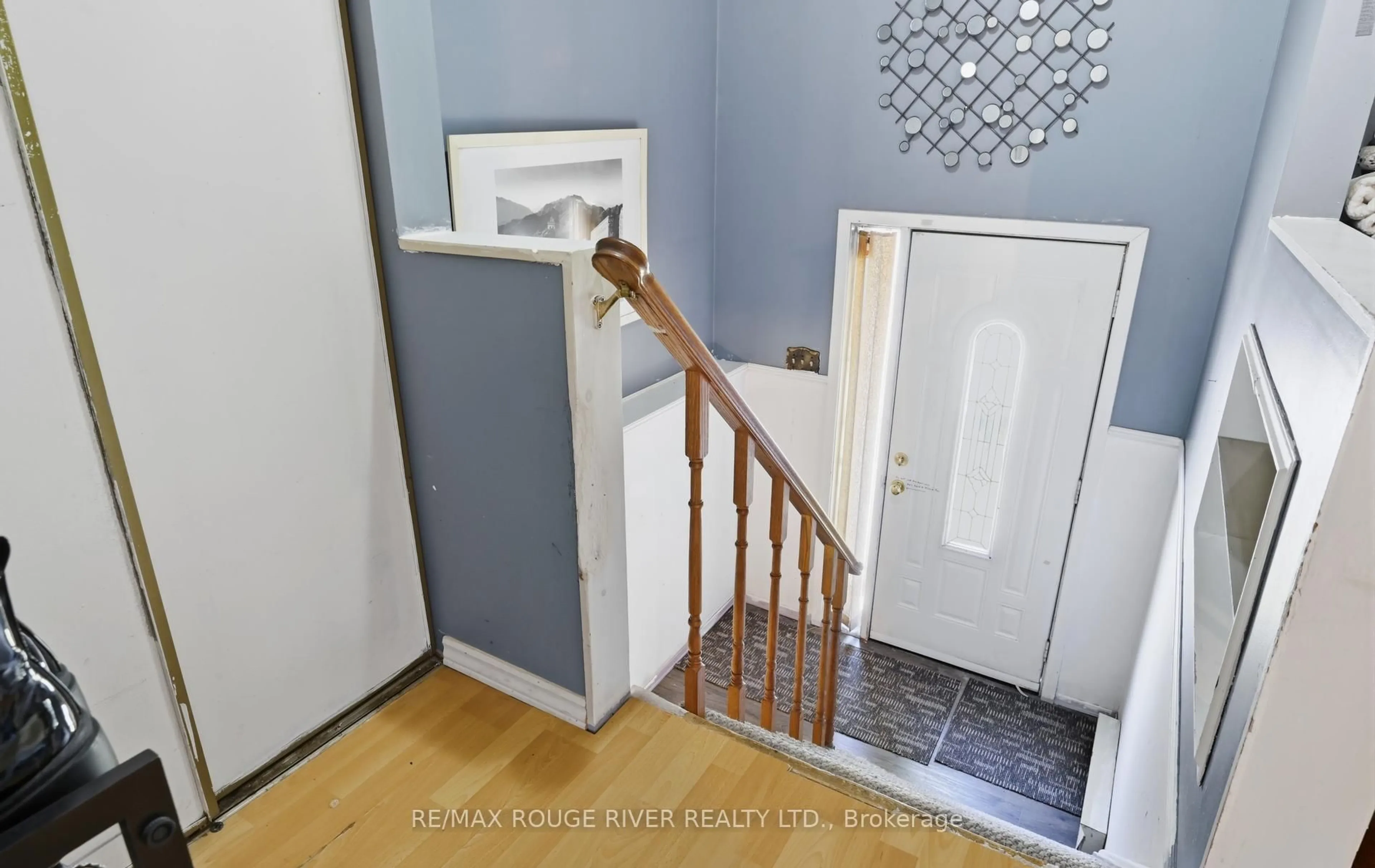 Unknown for 923 Glen St, Oshawa Ontario L1J 3T9