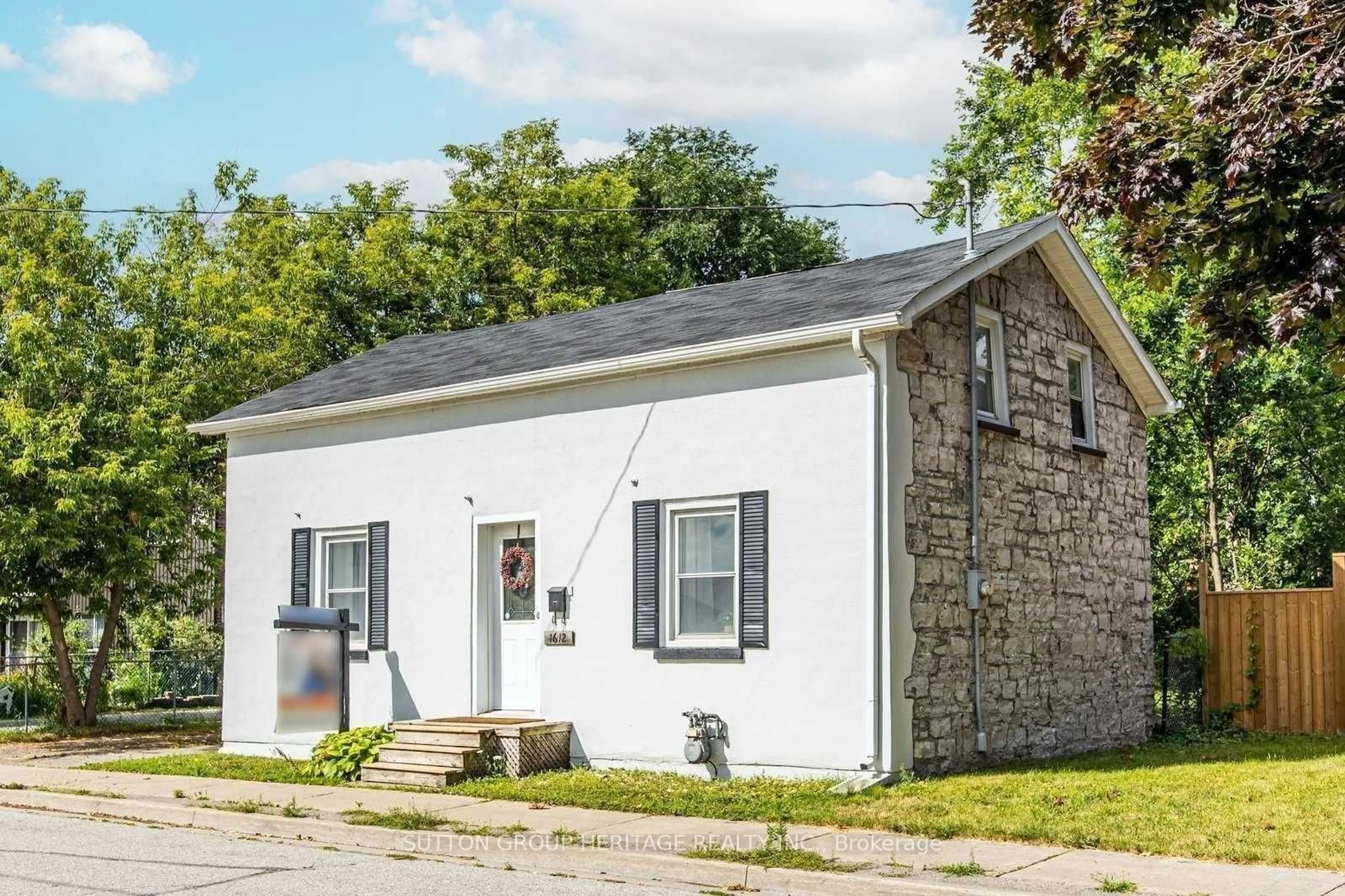 Unknown for 1612 Dufferin St, Whitby Ontario L1N 1B2