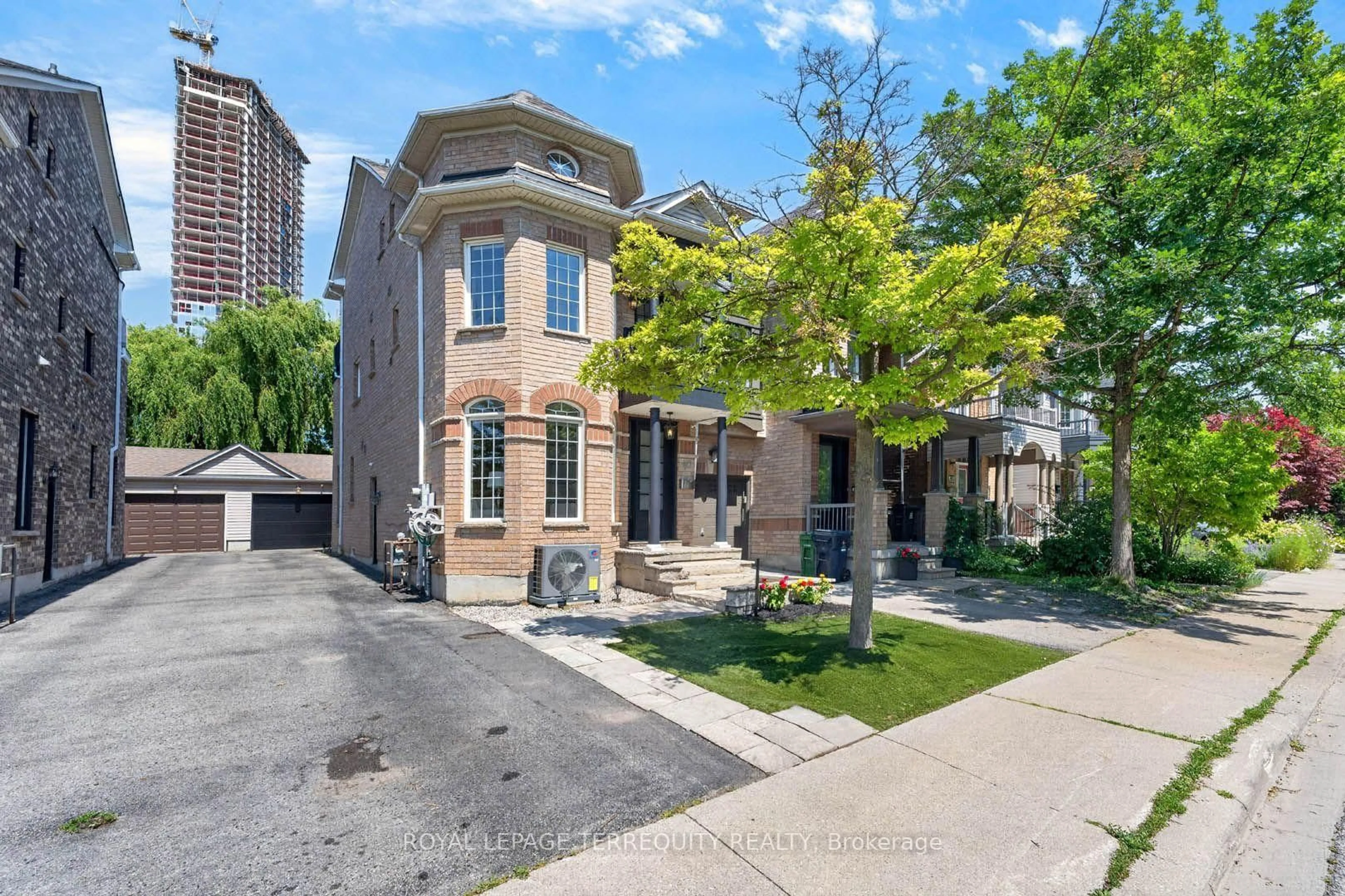 Home with brick exterior material, street for 40 Whistle Post St, Toronto Ontario M4E 3W8