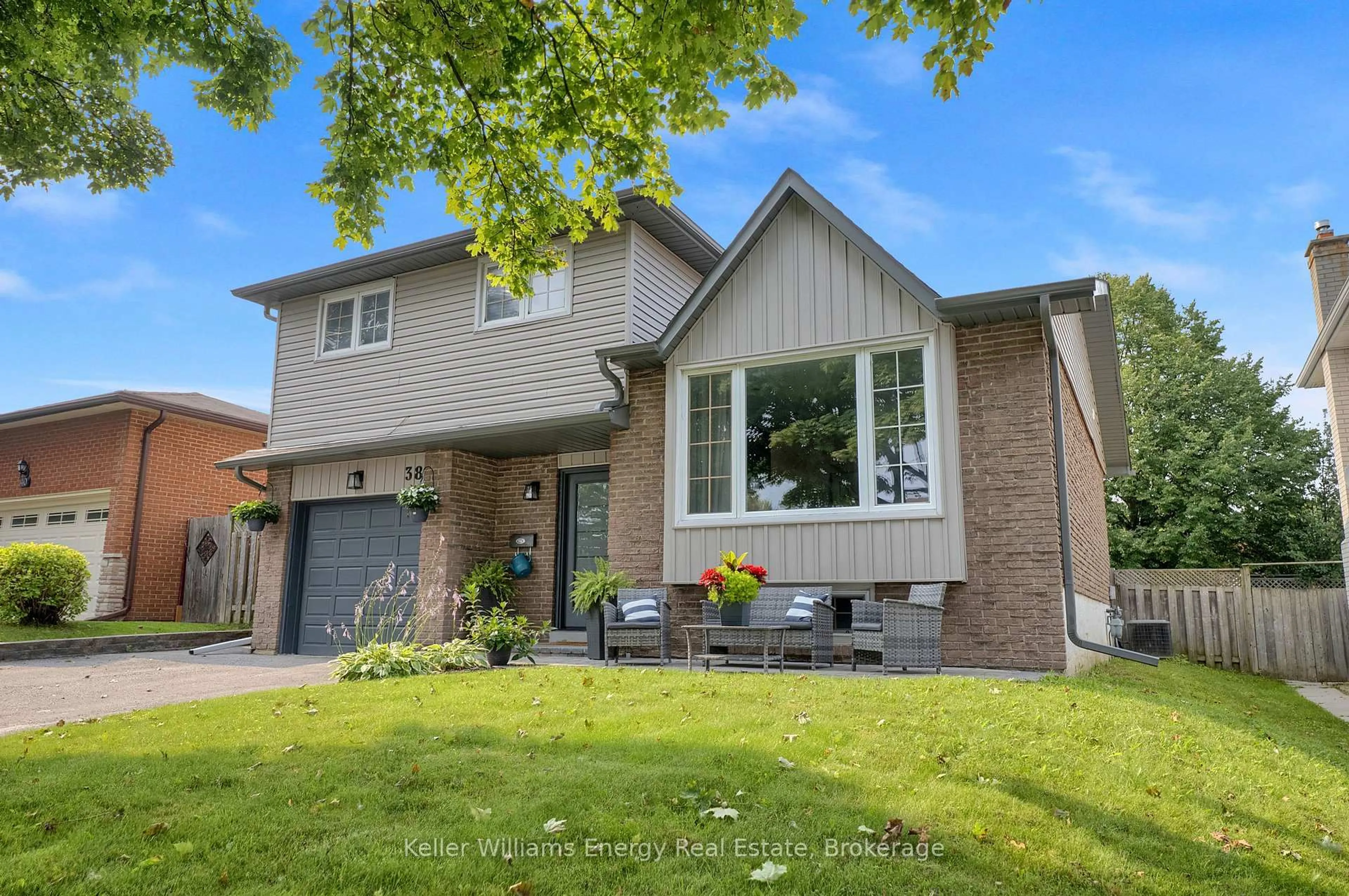 Home with brick exterior material, street for 38 Spry Ave, Clarington Ontario L1C 3T5