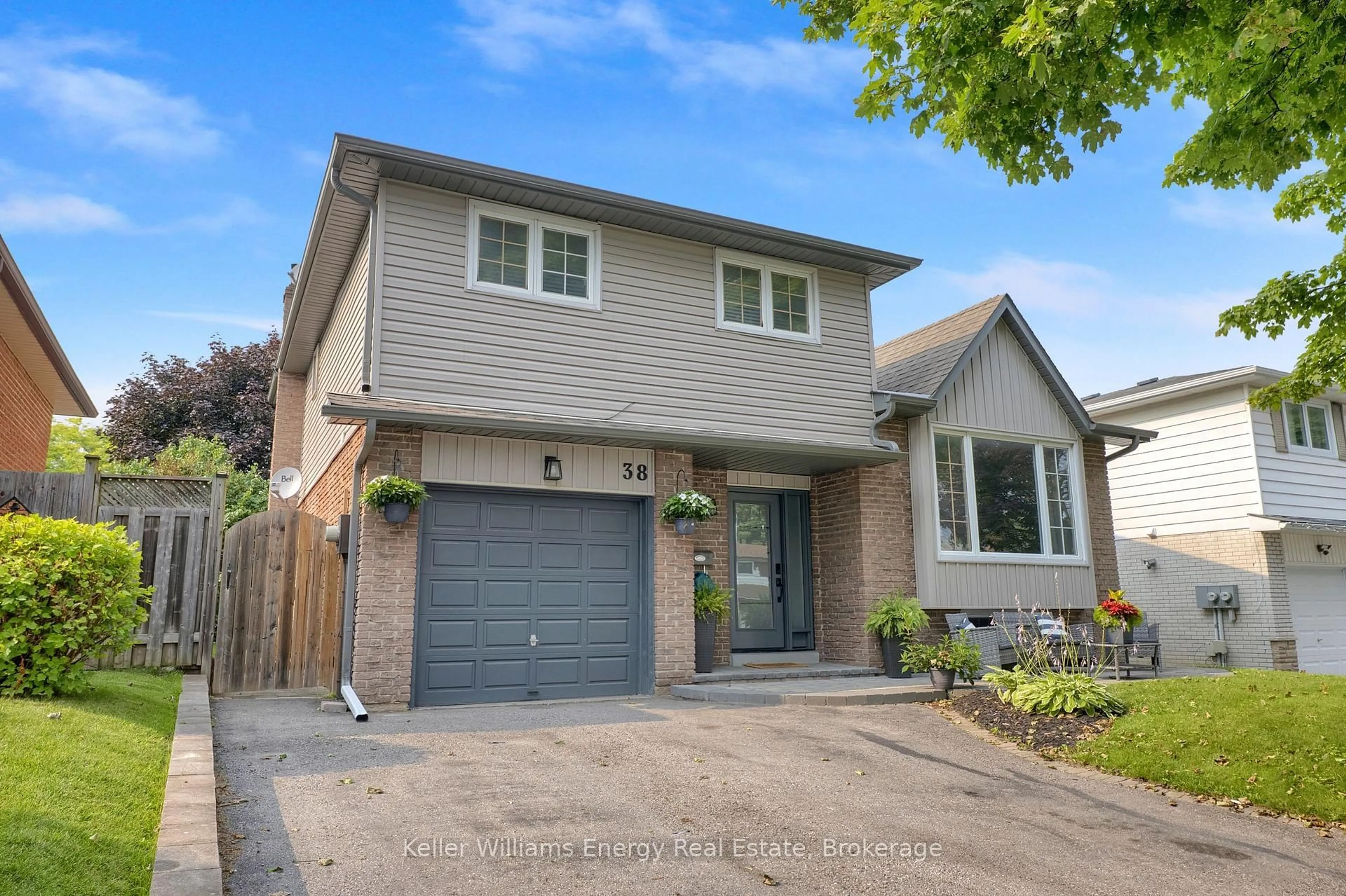 Home with brick exterior material, street for 38 Spry Ave, Clarington Ontario L1C 3T5