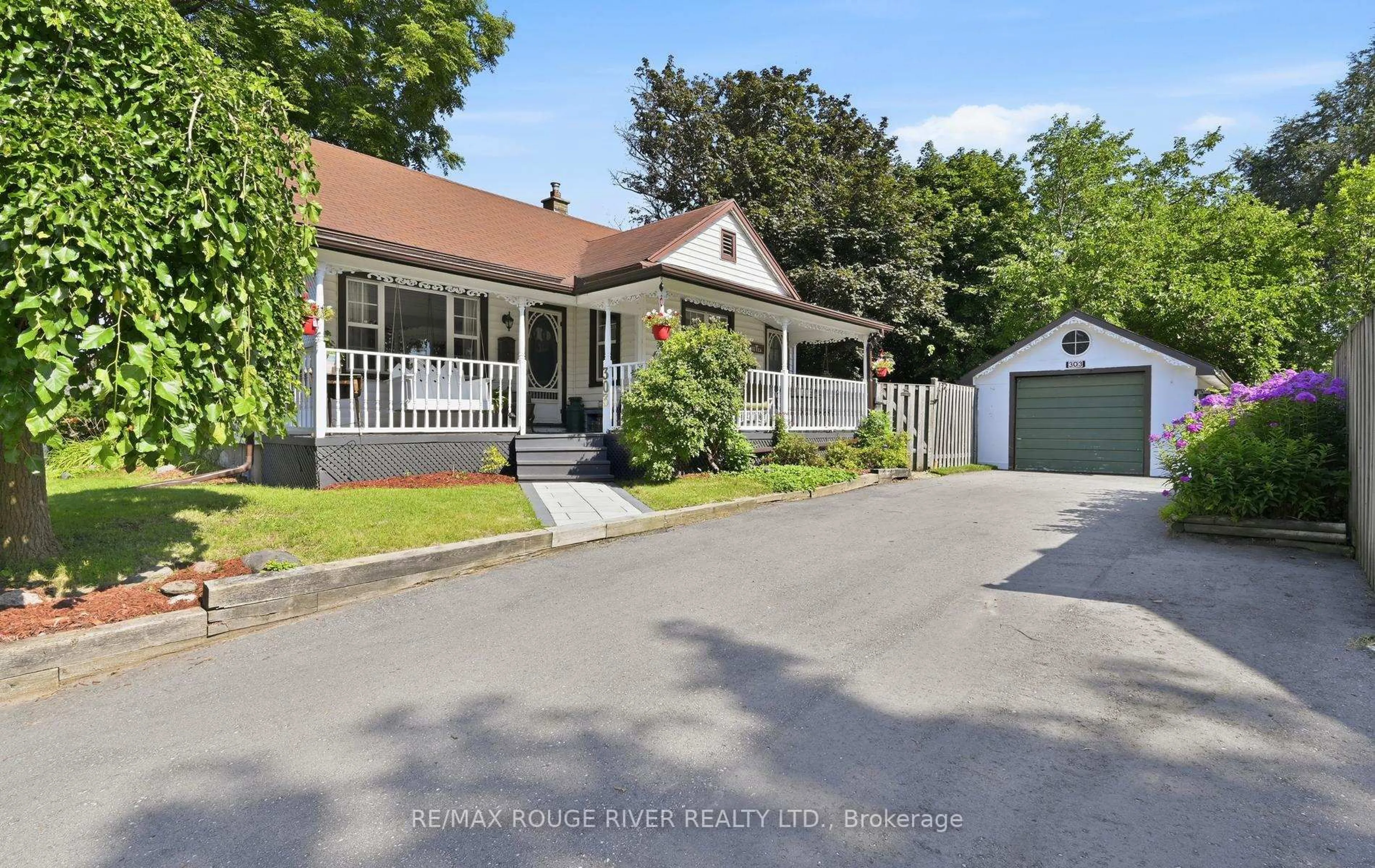 A pic from outside/outdoor area/front of a property/back of a property/a pic from drone, street for 303 Burns St, Whitby Ontario L1N 1J7