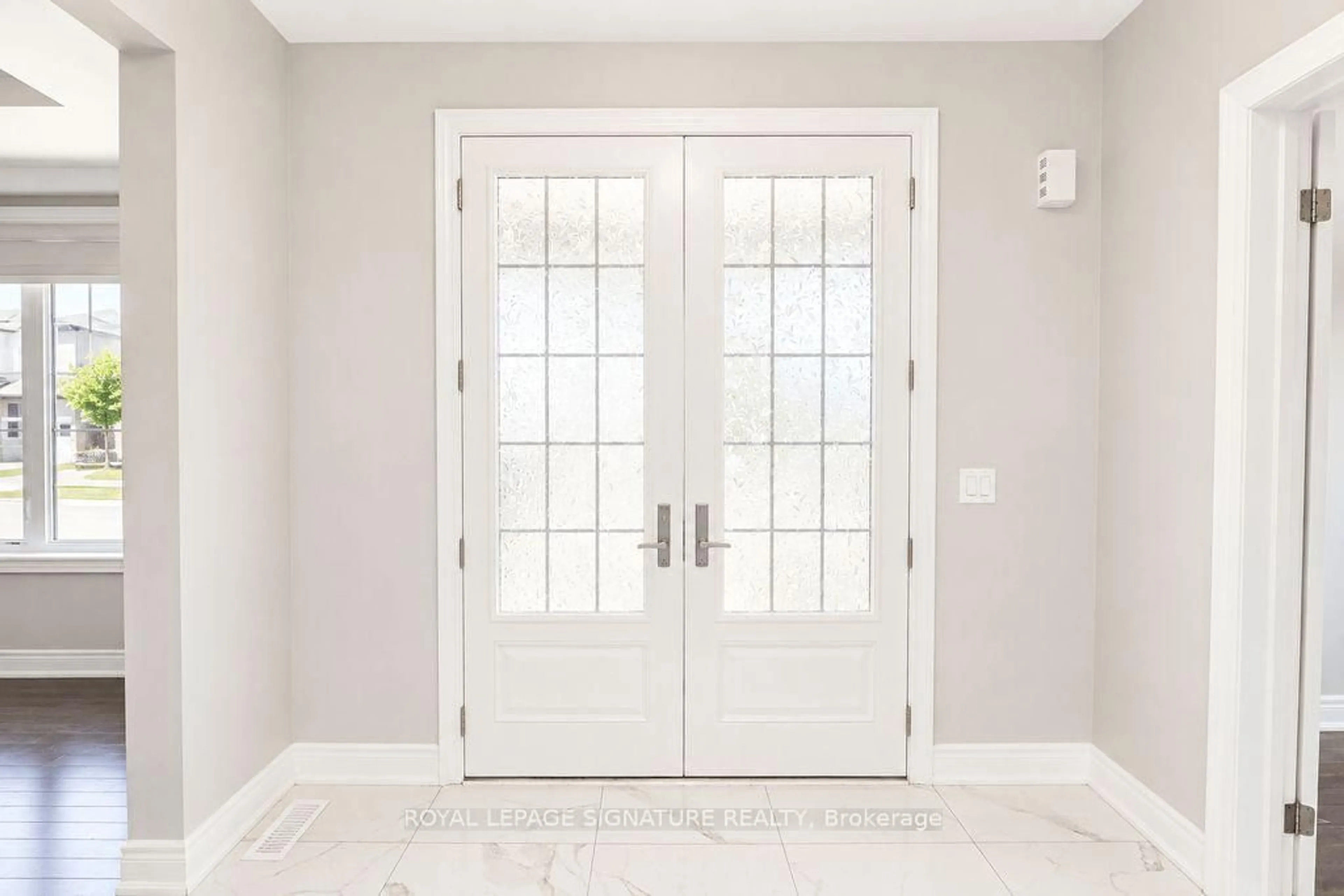 Indoor entryway for 2634 Sapphire Dr, Pickering Ontario L1X 0H3