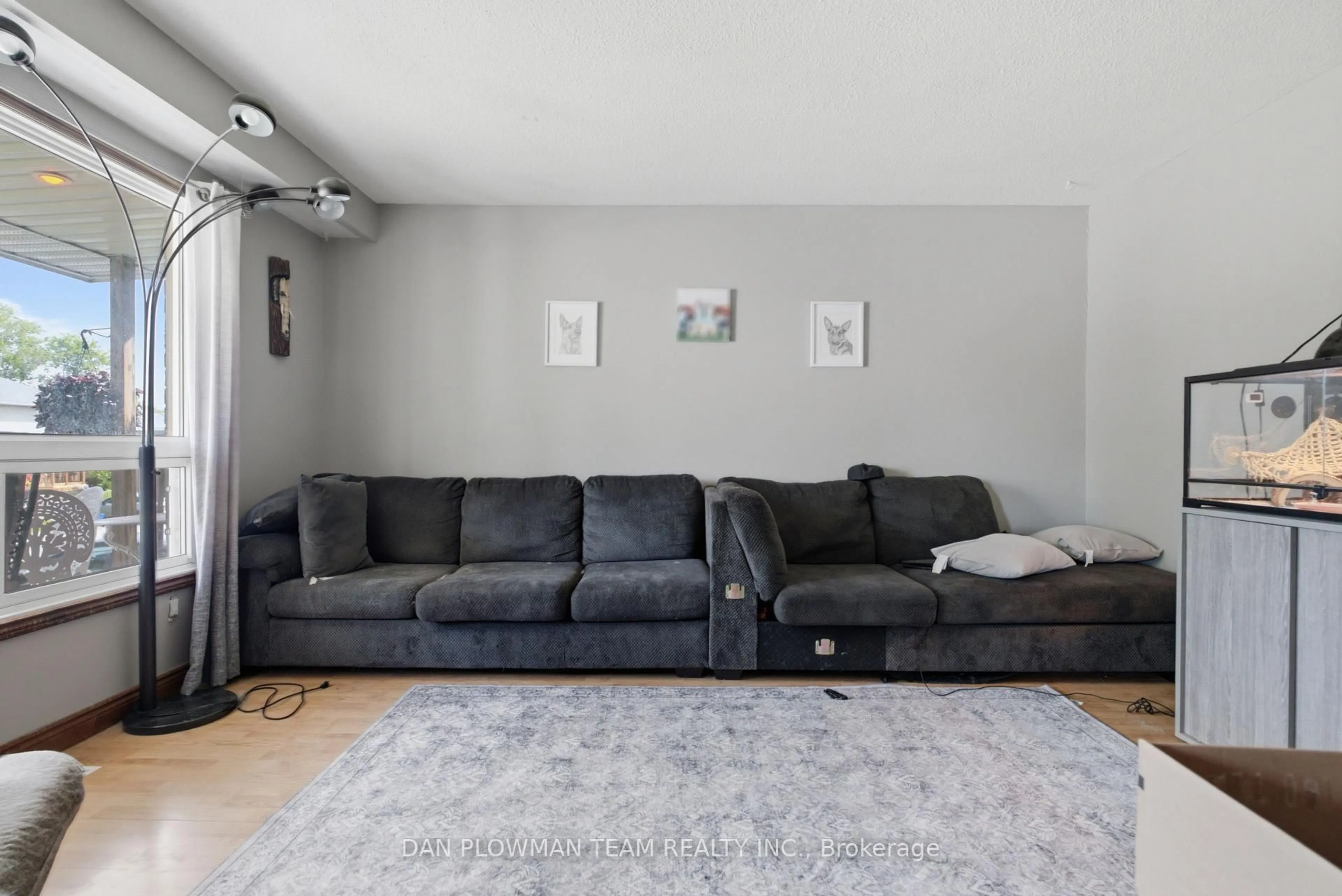 Living room with furniture, unknown for 21 Doreen Cres, Clarington Ontario L1C 3W6