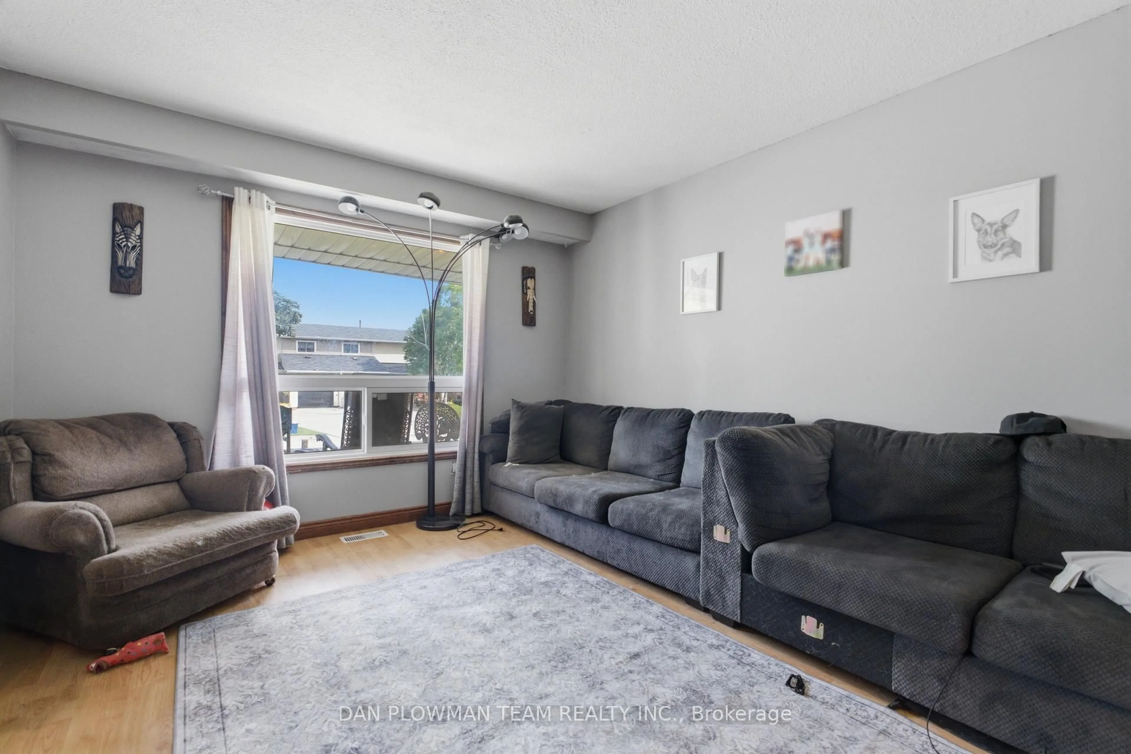Living room with furniture, unknown for 21 Doreen Cres, Clarington Ontario L1C 3W6