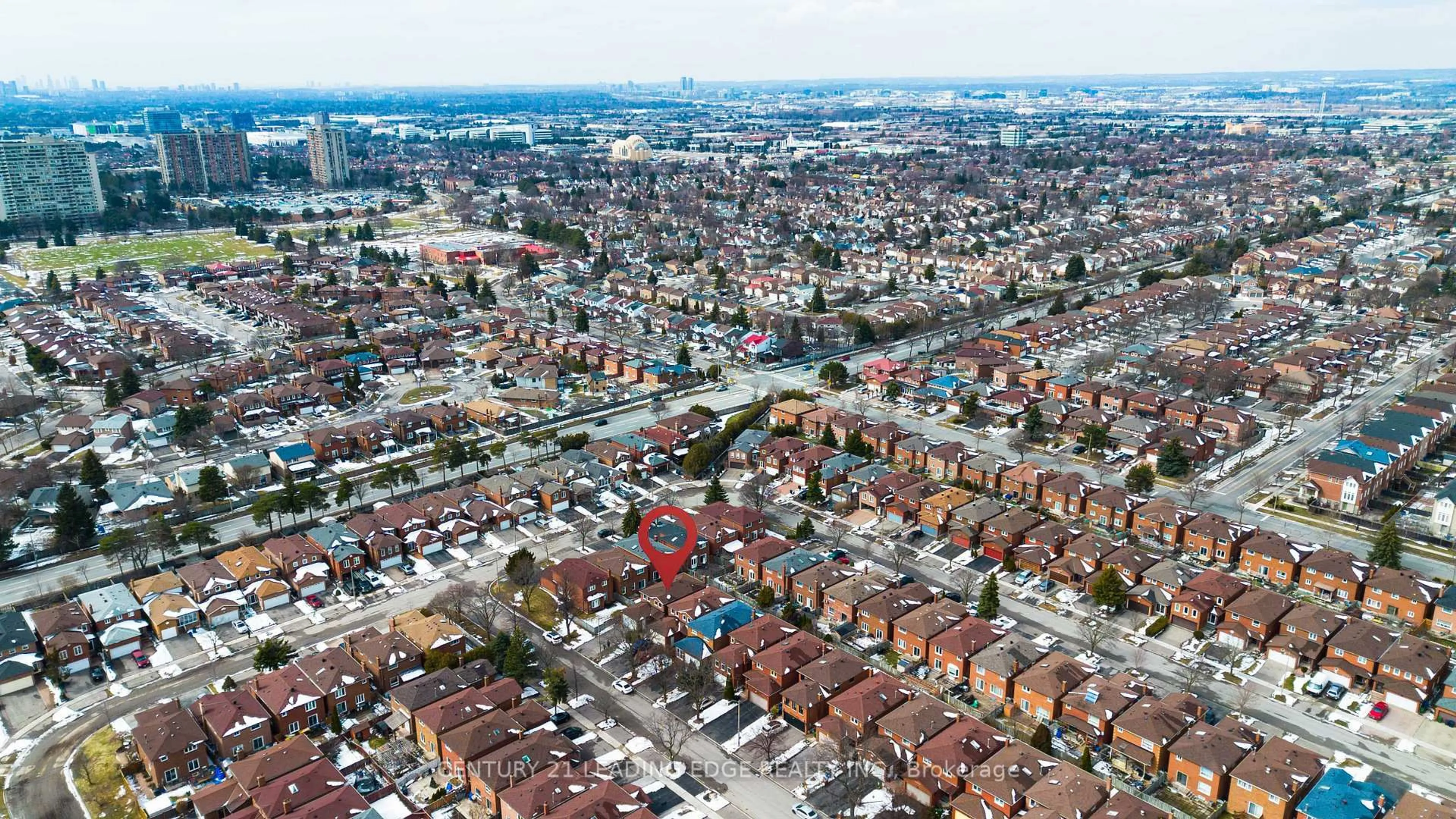 A pic from outside/outdoor area/front of a property/back of a property/a pic from drone, street for 4 Treerun Ave, Toronto Ontario M1V 3K6