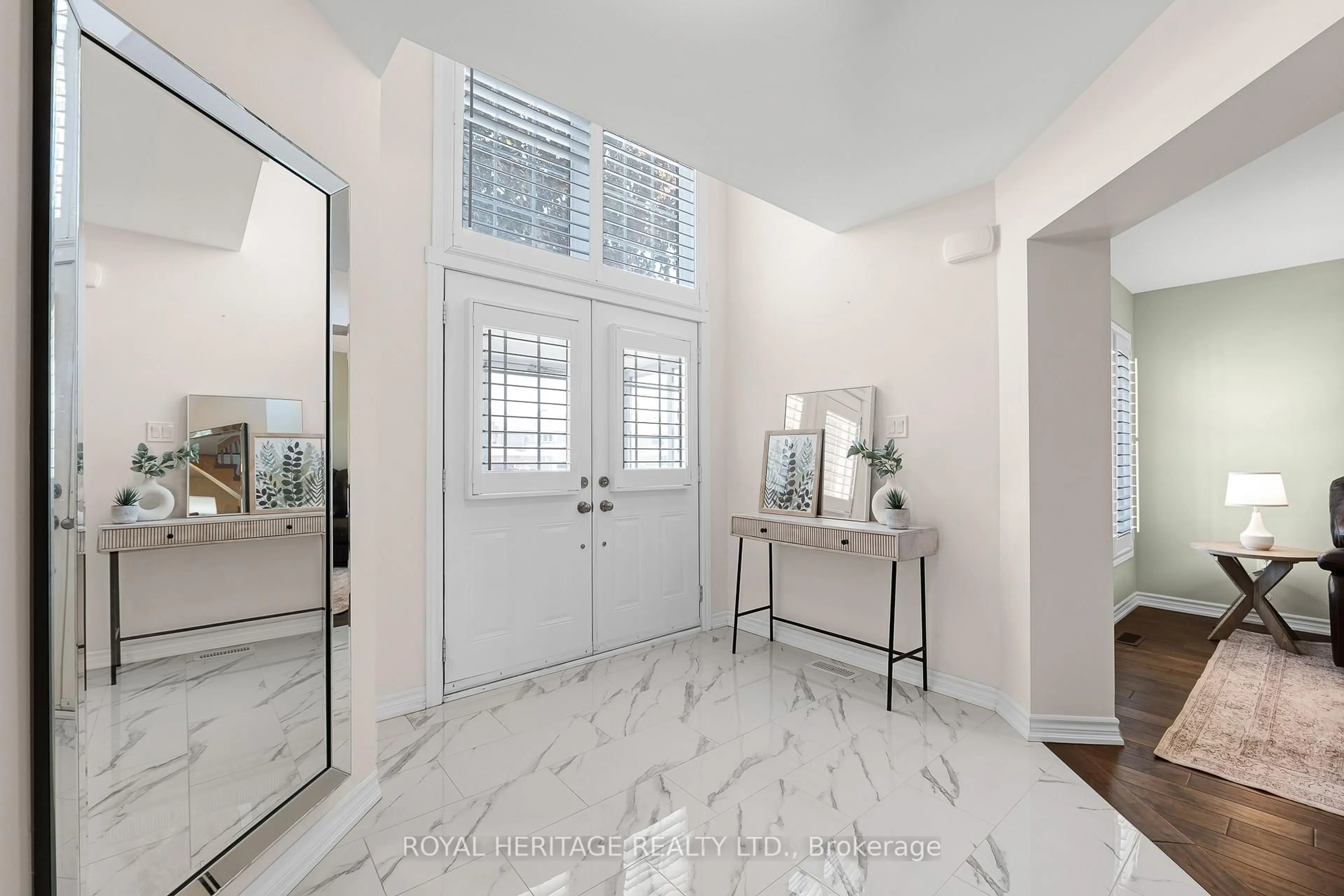 Indoor entryway for 1856 Rosebank Rd, Pickering Ontario L1V 6Y1