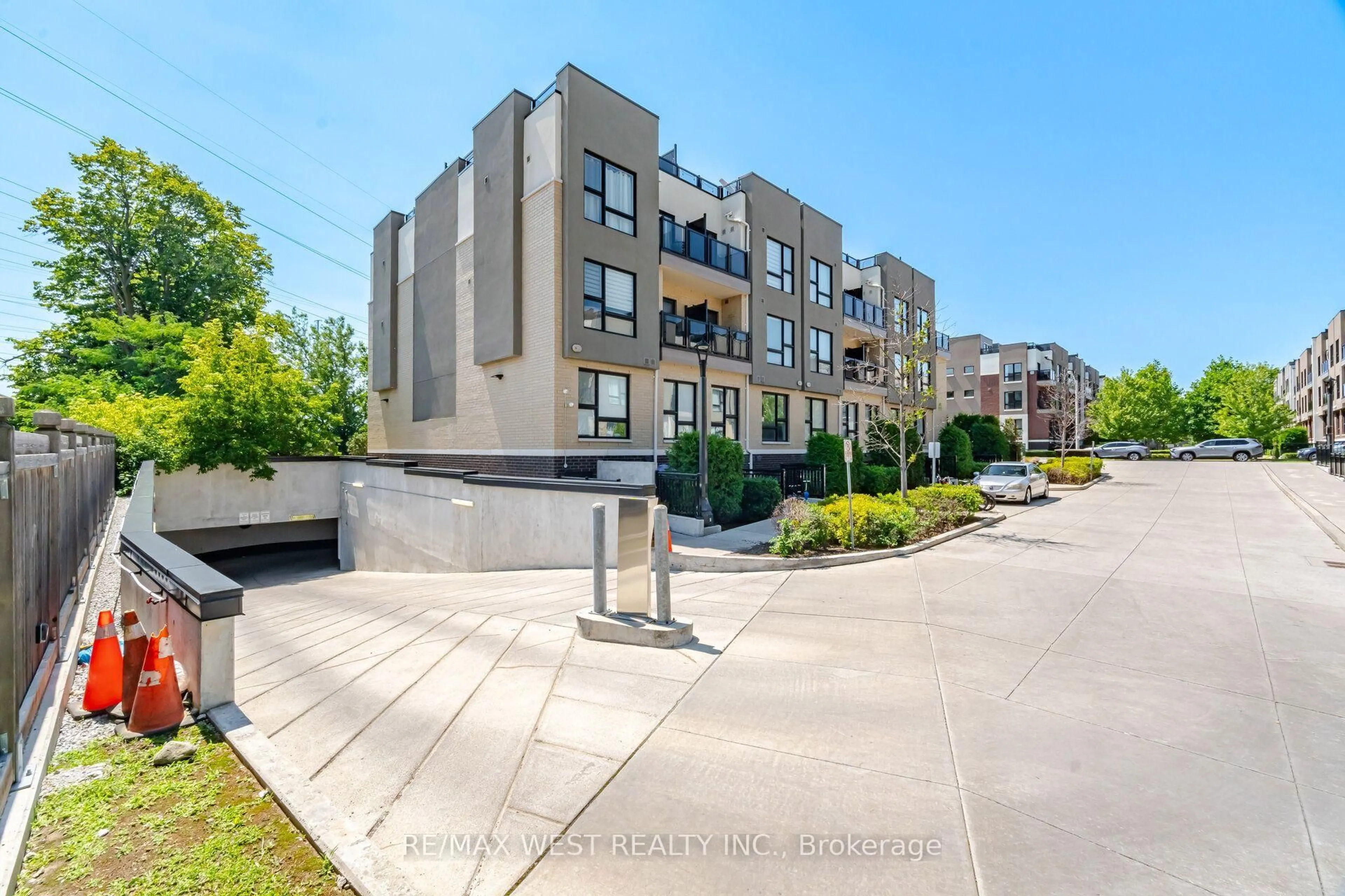 A pic from outside/outdoor area/front of a property/back of a property/a pic from drone, street for 515 Kingbird Grve #233, Toronto Ontario M1B 5R7