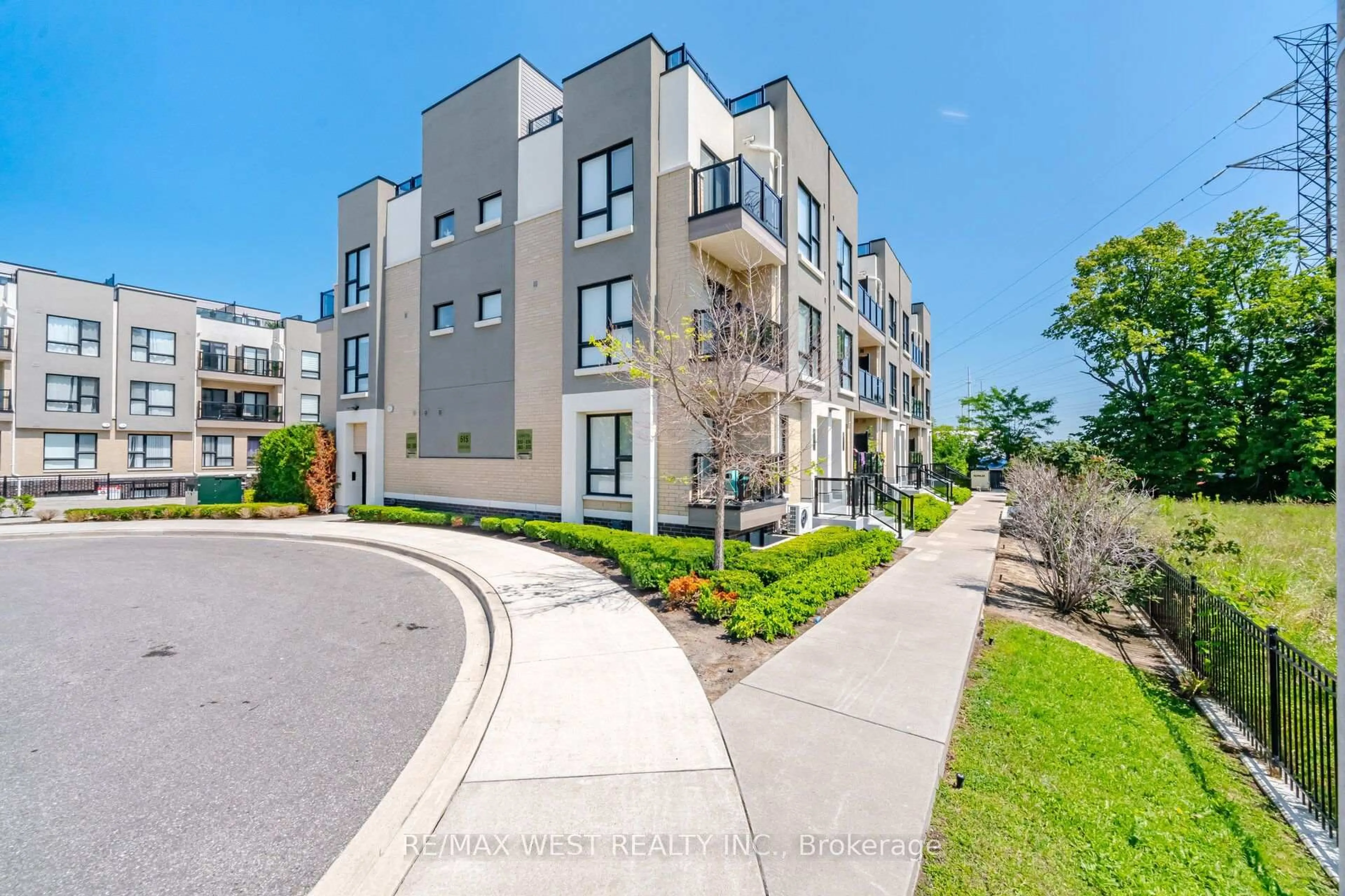 A pic from outside/outdoor area/front of a property/back of a property/a pic from drone, street for 515 Kingbird Grve #233, Toronto Ontario M1B 5R7
