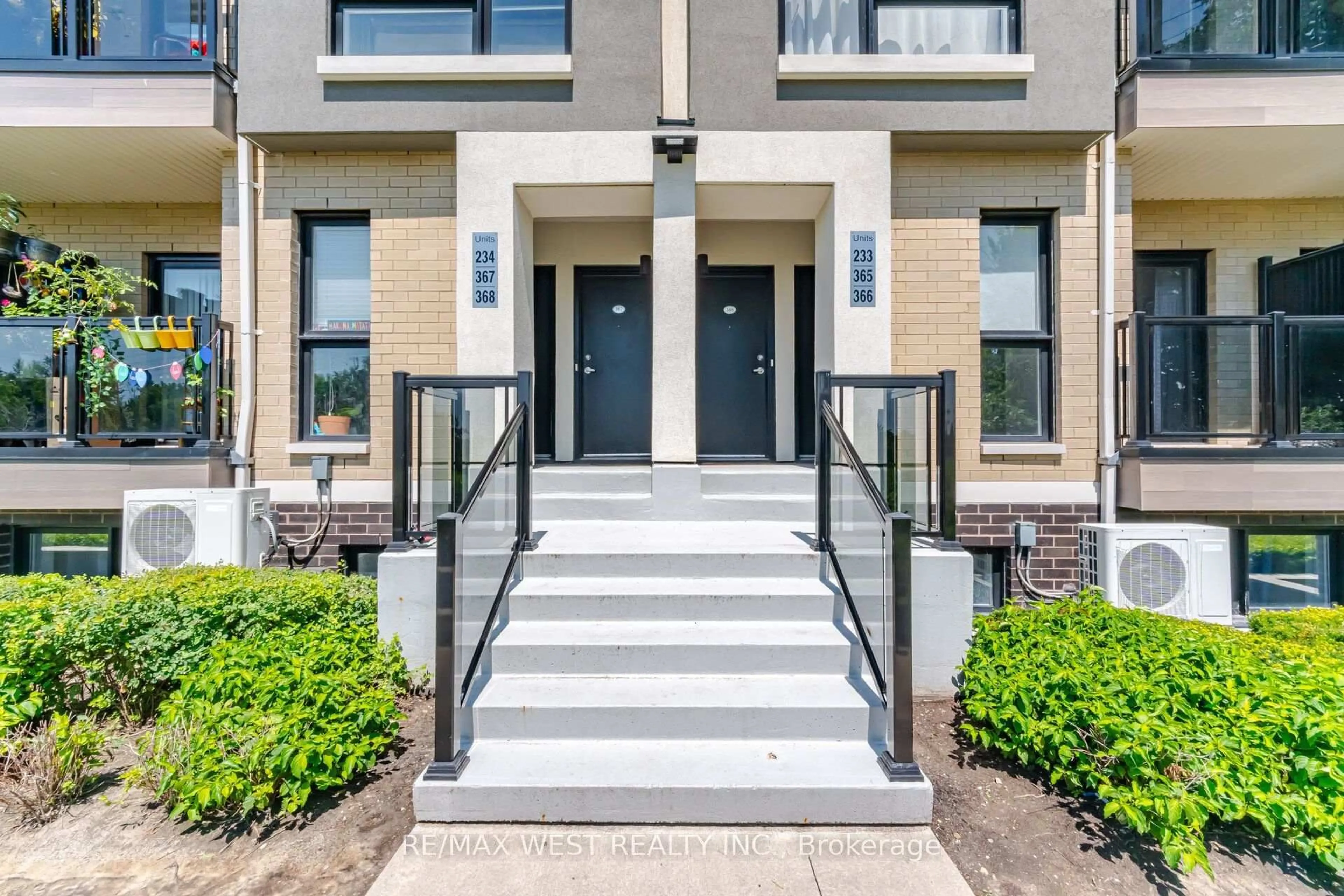 Indoor entryway for 515 Kingbird Grve #233, Toronto Ontario M1B 5R7