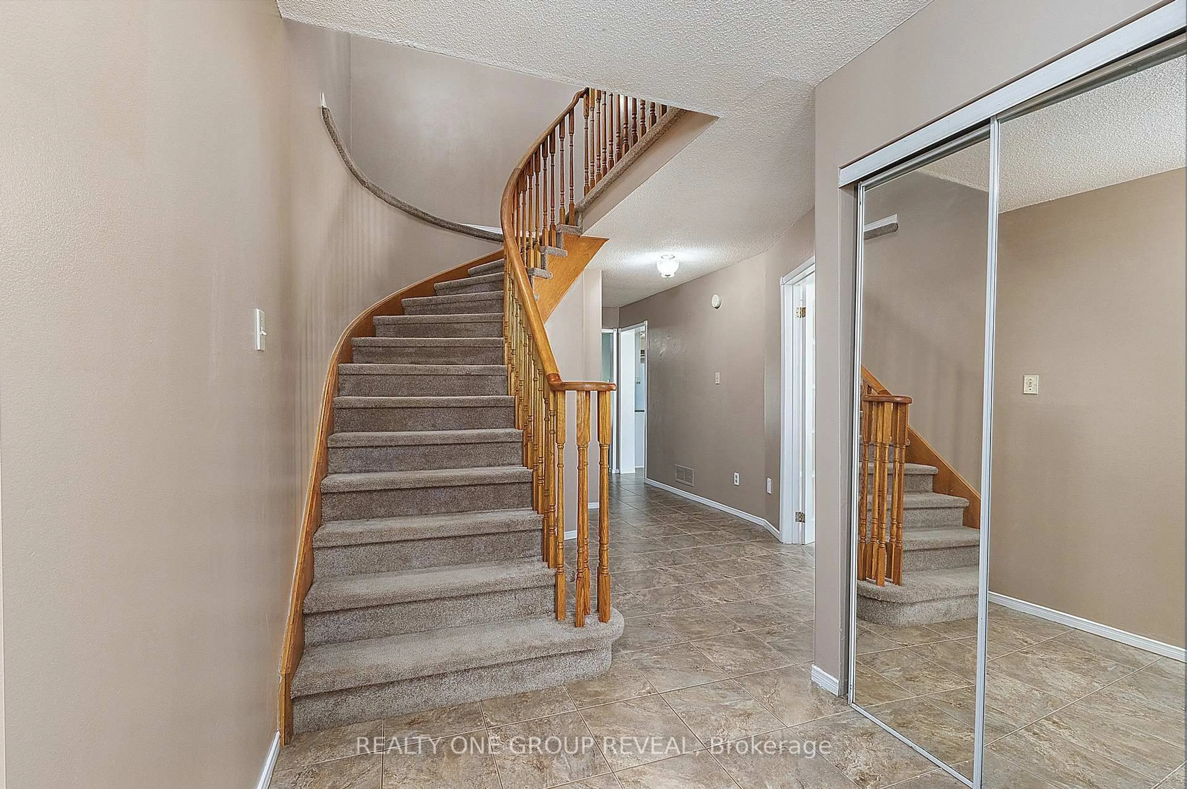 Stairs for 4 Stanford Cres, Clarington Ontario L1B 1G1