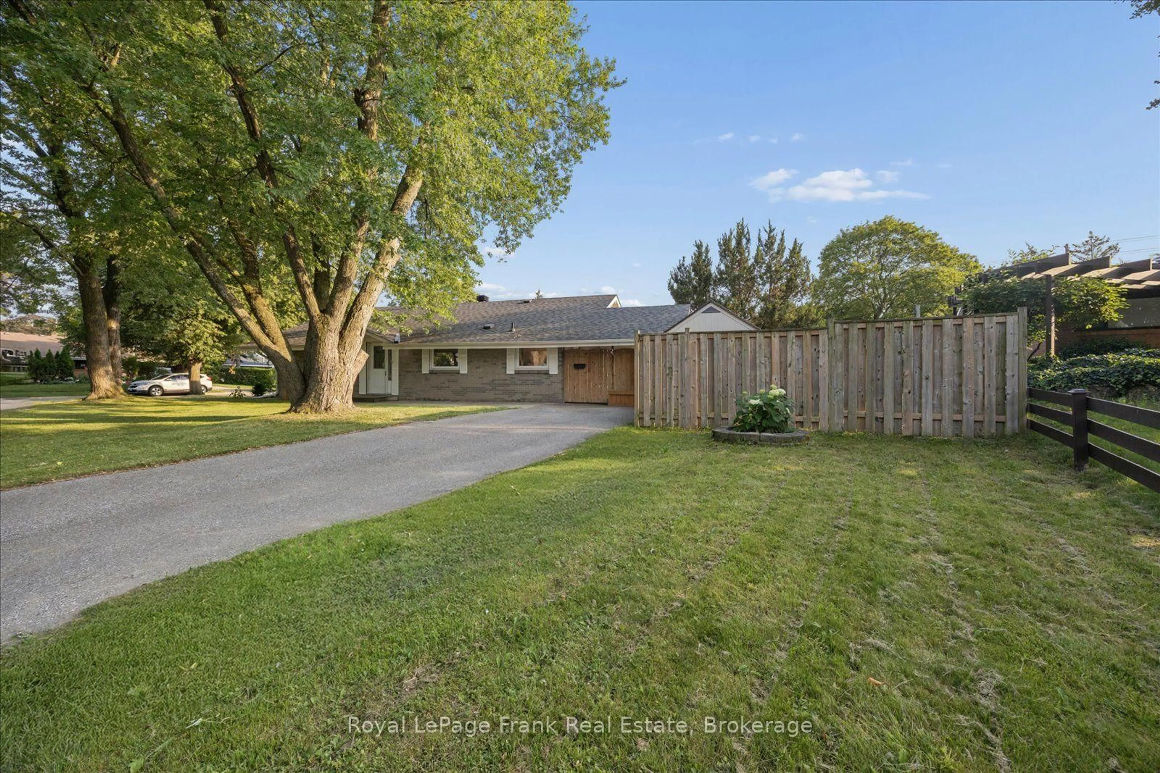 A pic from outside/outdoor area/front of a property/back of a property/a pic from drone, street for 2 Rosswood Cres, Toronto Ontario M1P 3N2