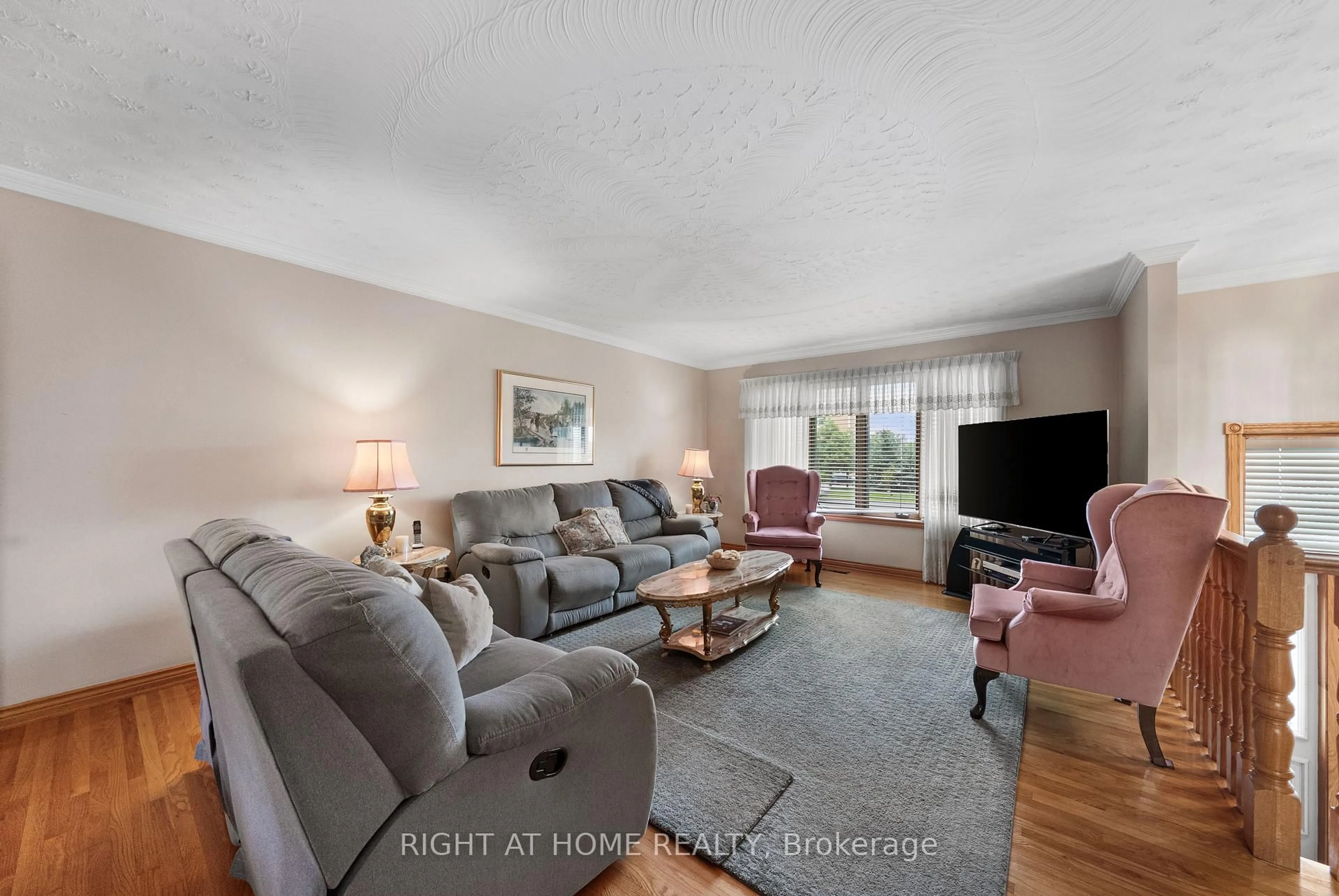 Living room with furniture, unknown for 592 Taunton Rd, Oshawa Ontario L1H 7K4