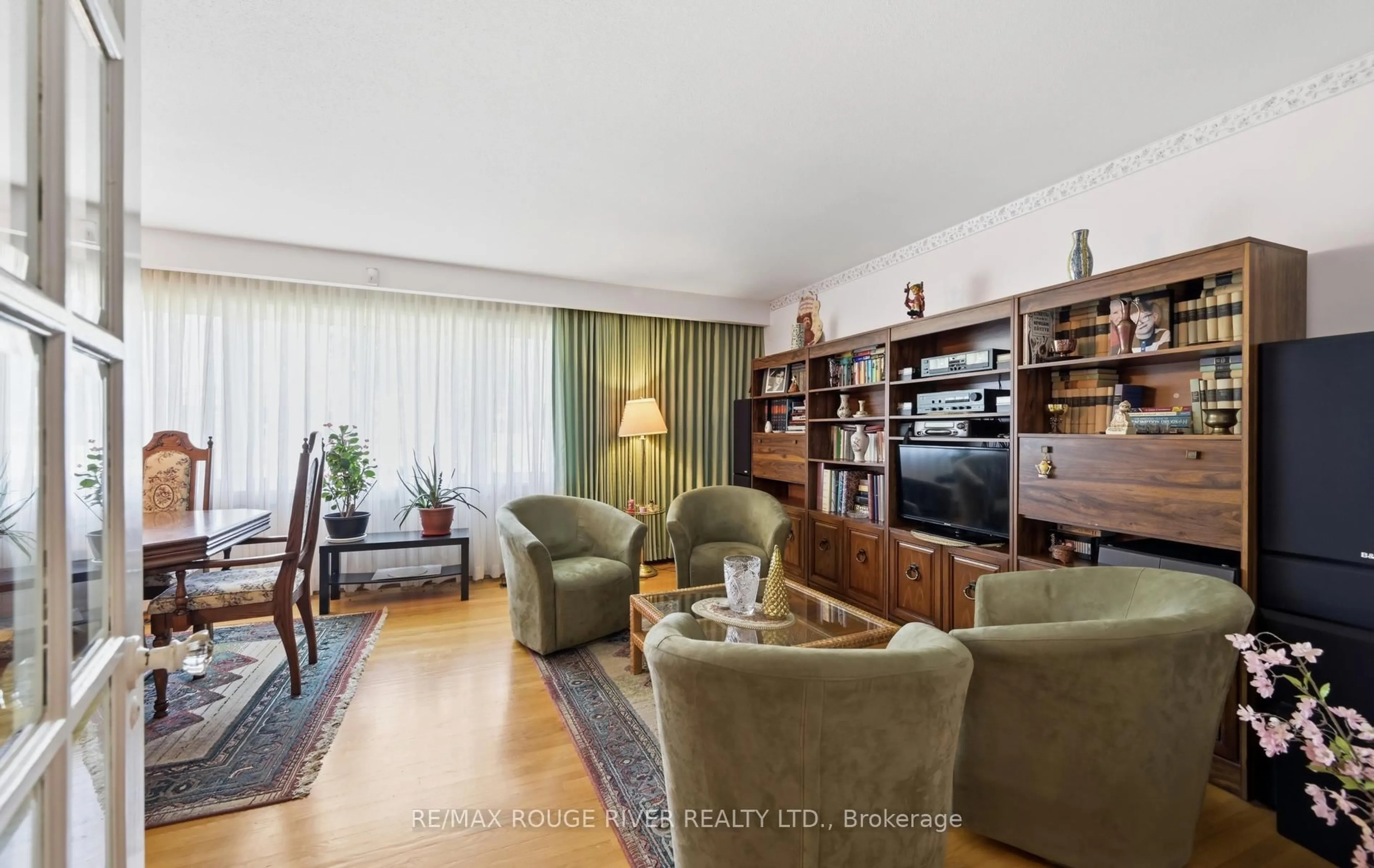 Living room with furniture, wood/laminate floor for 132 Athabasca St, Oshawa Ontario L1H 7H8