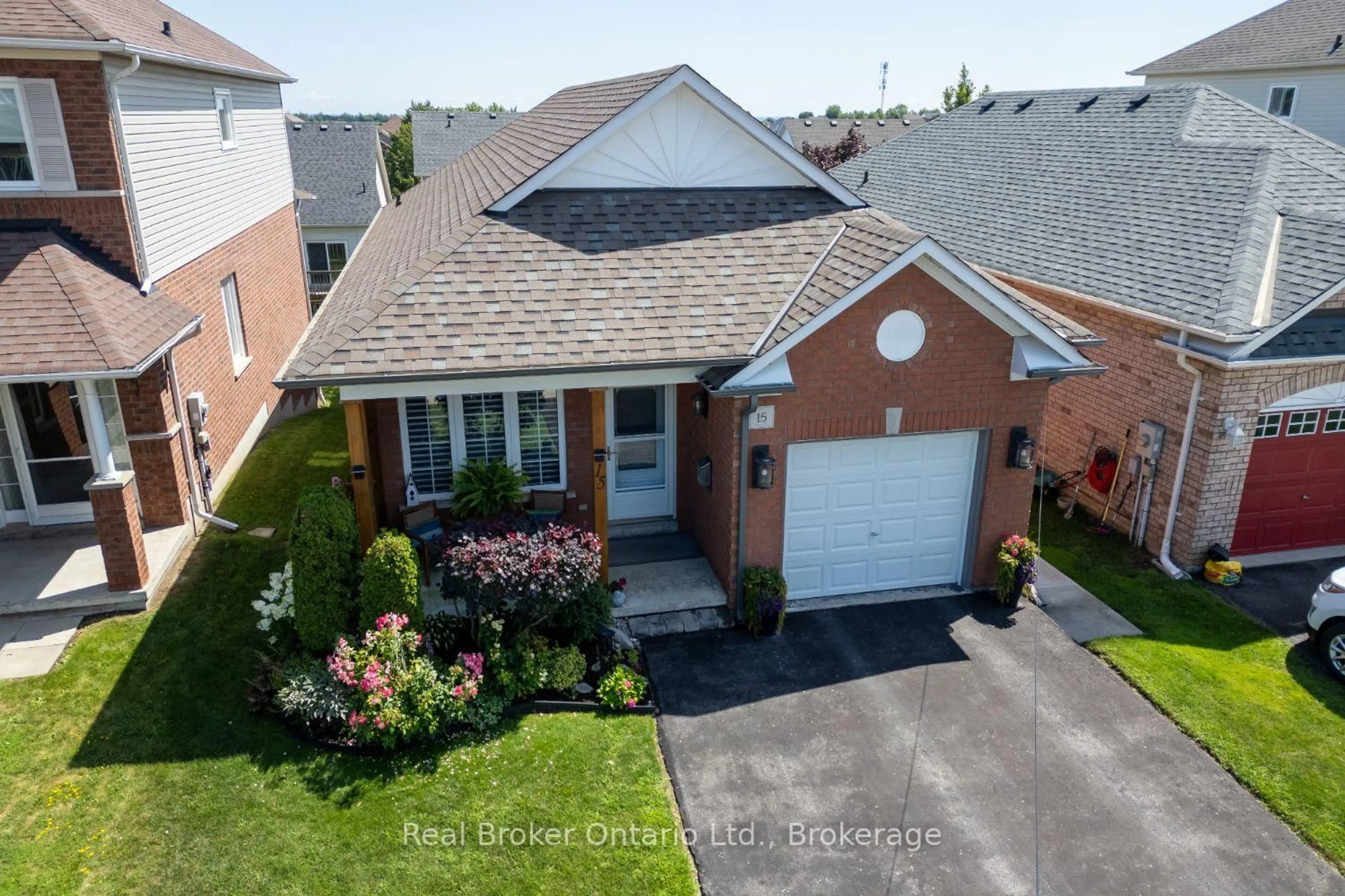 A pic from outside/outdoor area/front of a property/back of a property/a pic from drone, street for 15 Frank Wheeler Ave, Clarington Ontario L1E 3H5