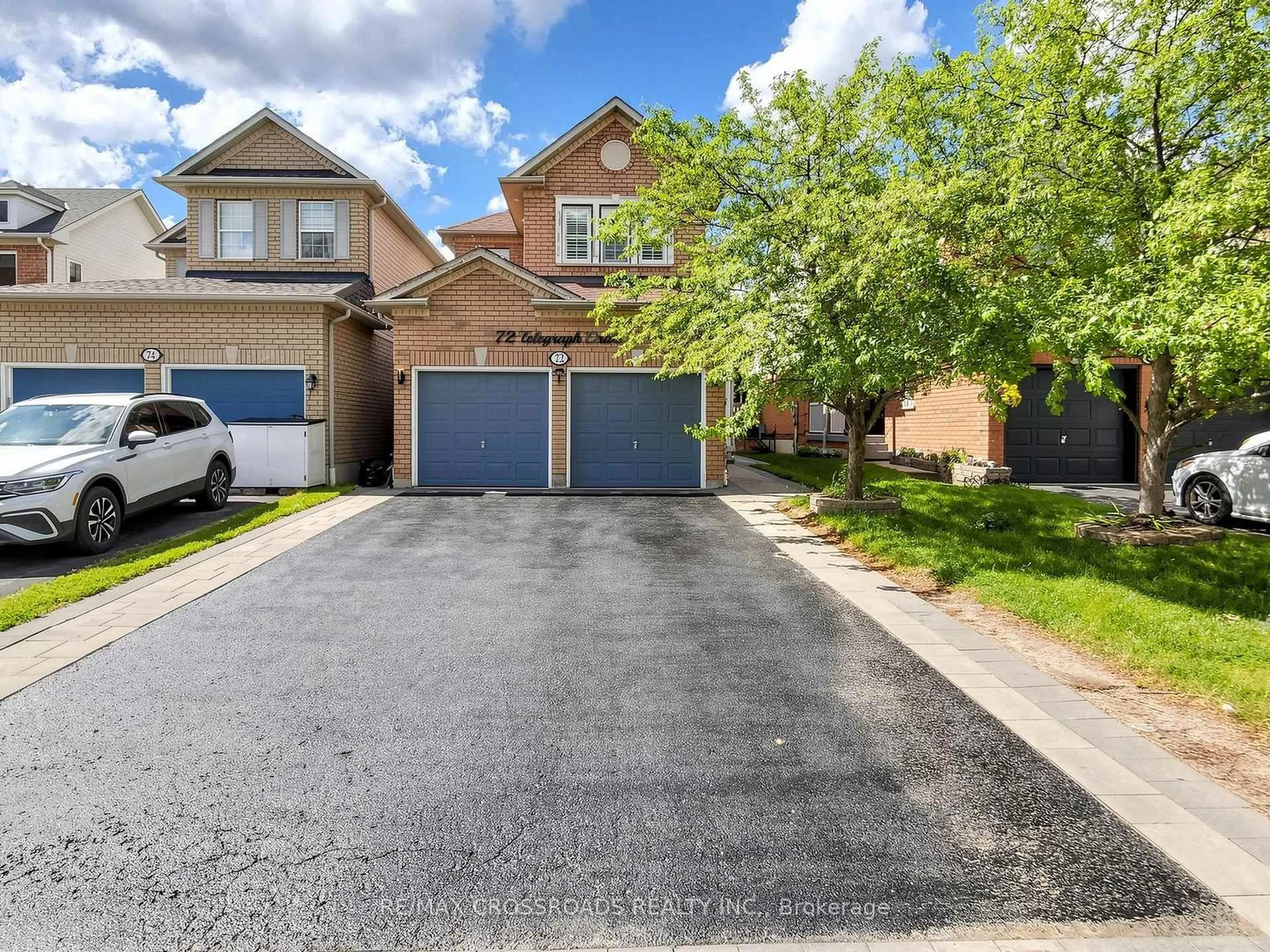 A pic from outside/outdoor area/front of a property/back of a property/a pic from drone, street for 72 Telegraph Dr, Whitby Ontario L1P 1S4