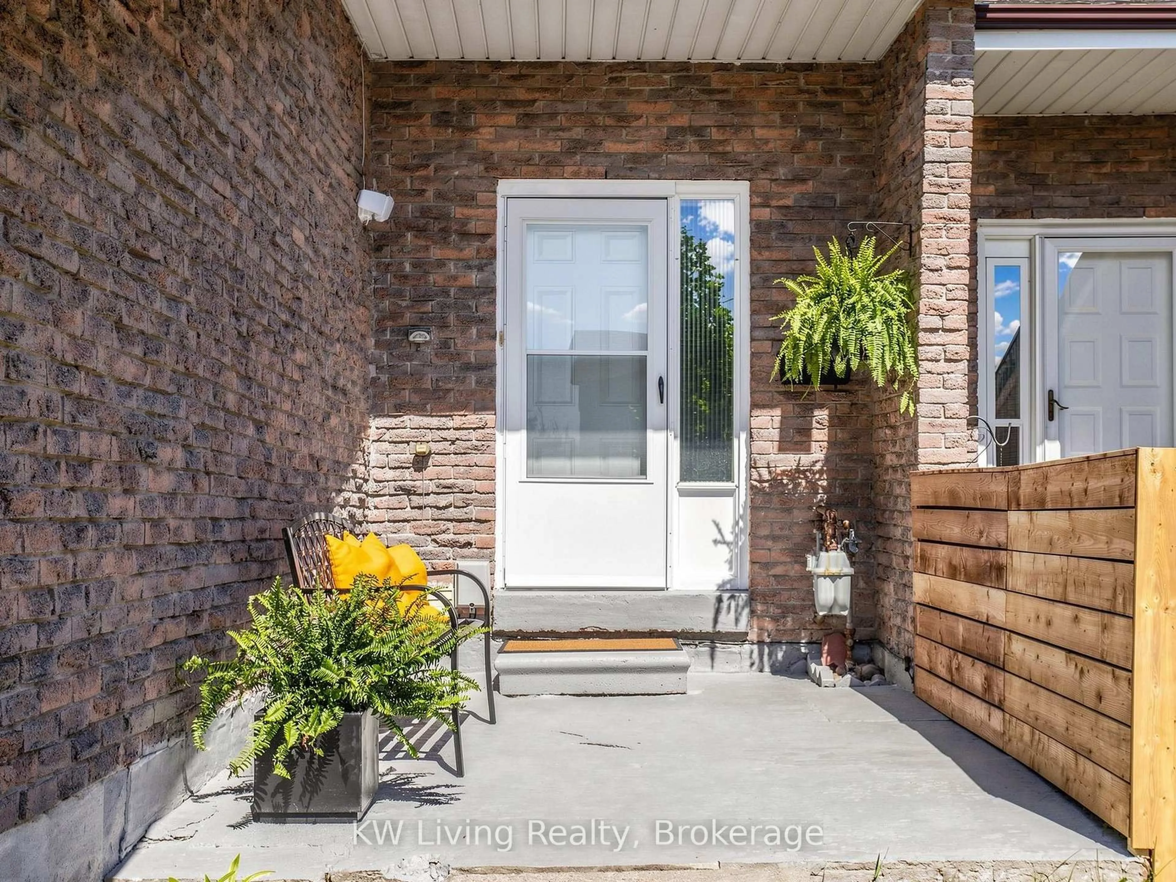 Indoor entryway for 64 Burkwood Cres, Toronto Ontario M1B 1P1