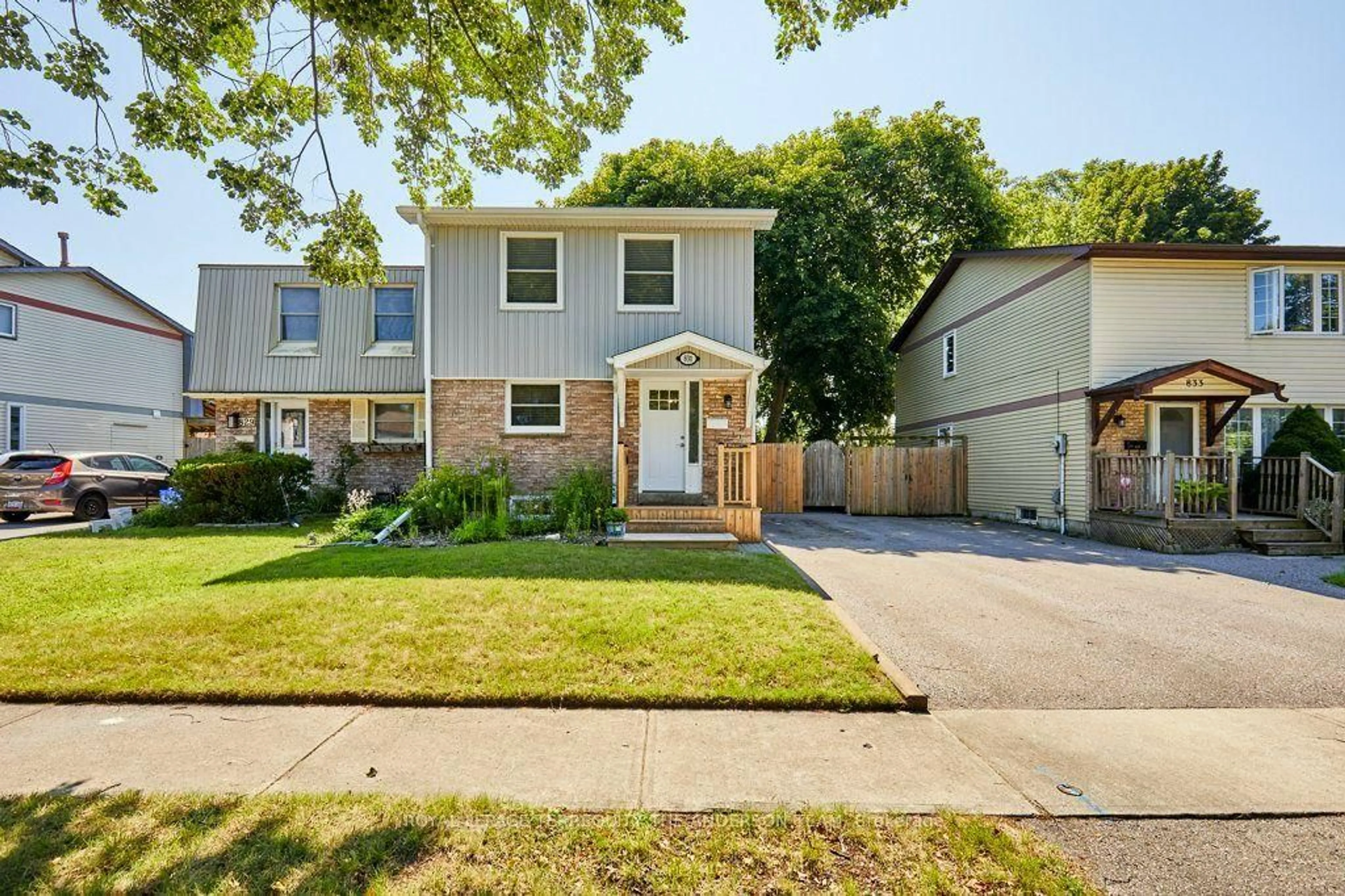 Home with vinyl exterior material, street for 831 Gentry Cres, Oshawa Ontario L1K 1L6