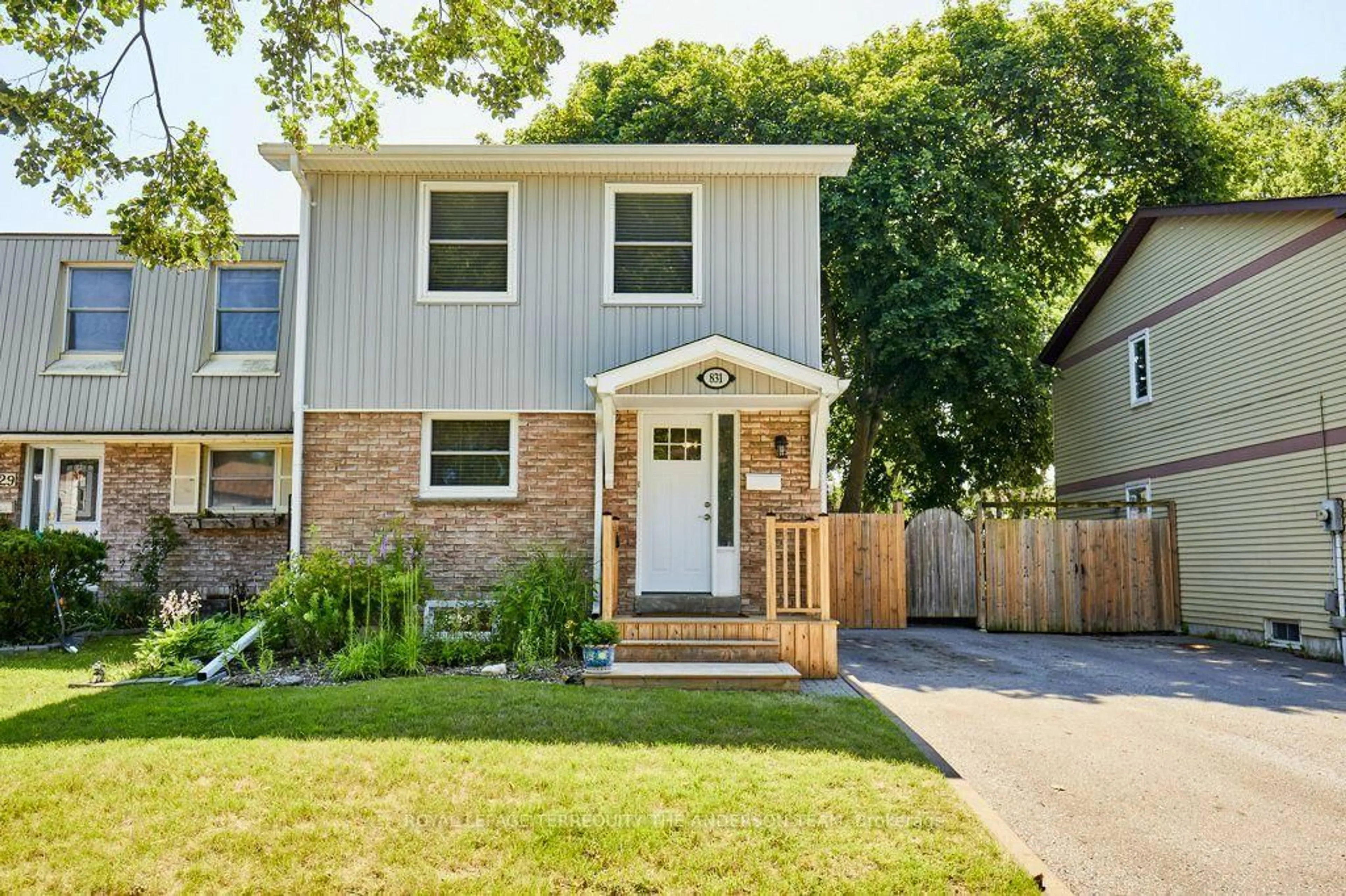 Home with brick exterior material, street for 831 Gentry Cres, Oshawa Ontario L1K 1L6