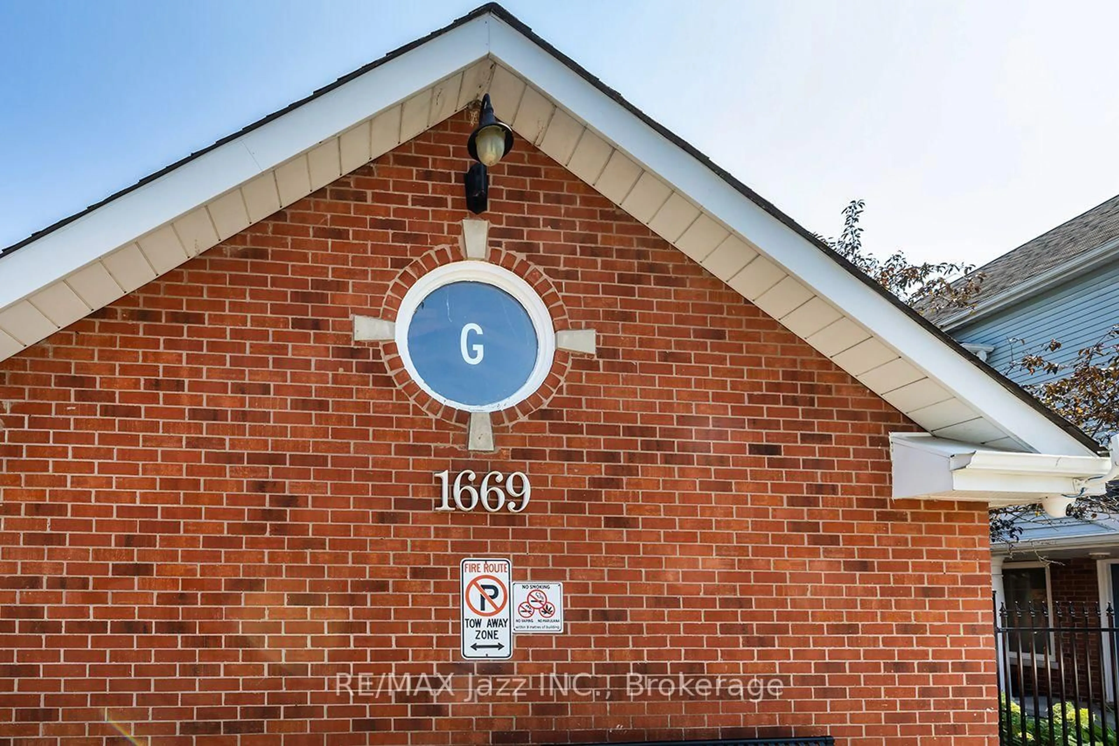 Home with brick exterior material, building for 1669 Nash Rd #G4, Clarington Ontario L1E 1S8
