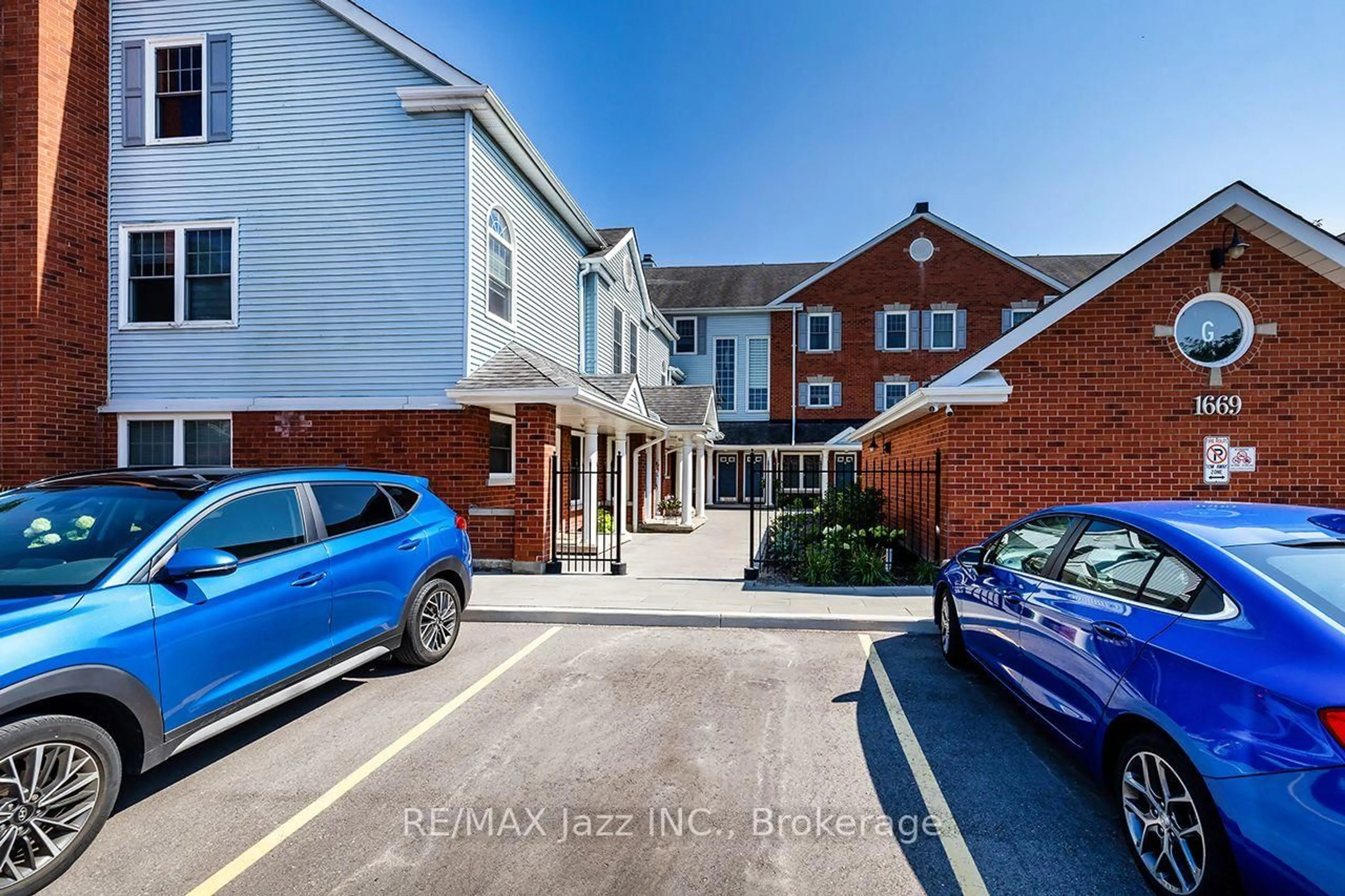 A pic from outside/outdoor area/front of a property/back of a property/a pic from drone, street for 1669 Nash Rd #G4, Clarington Ontario L1E 1S8