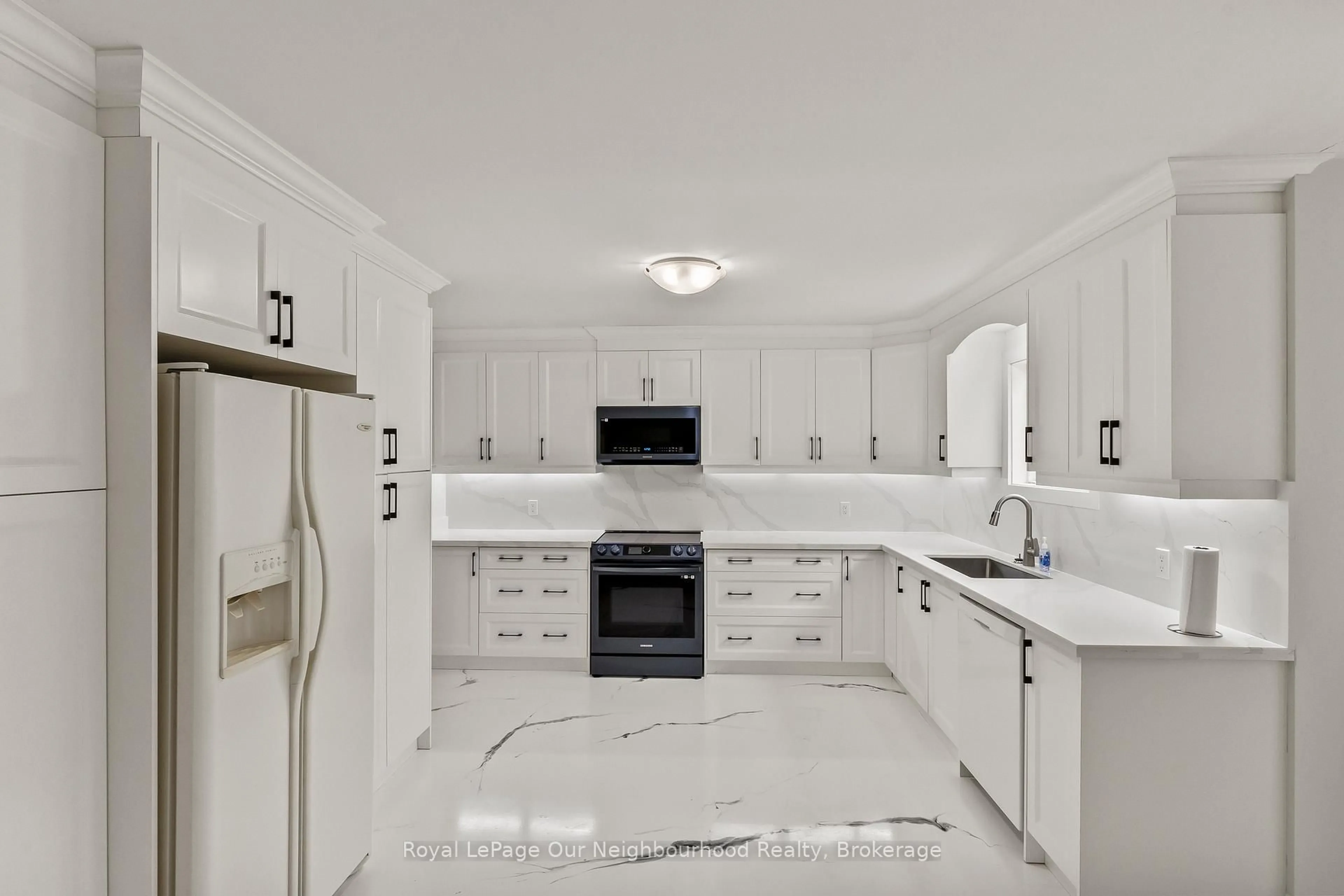Contemporary kitchen, ceramic/tile floor for 56 Glenabbey Dr, Clarington Ontario L1E 2B5
